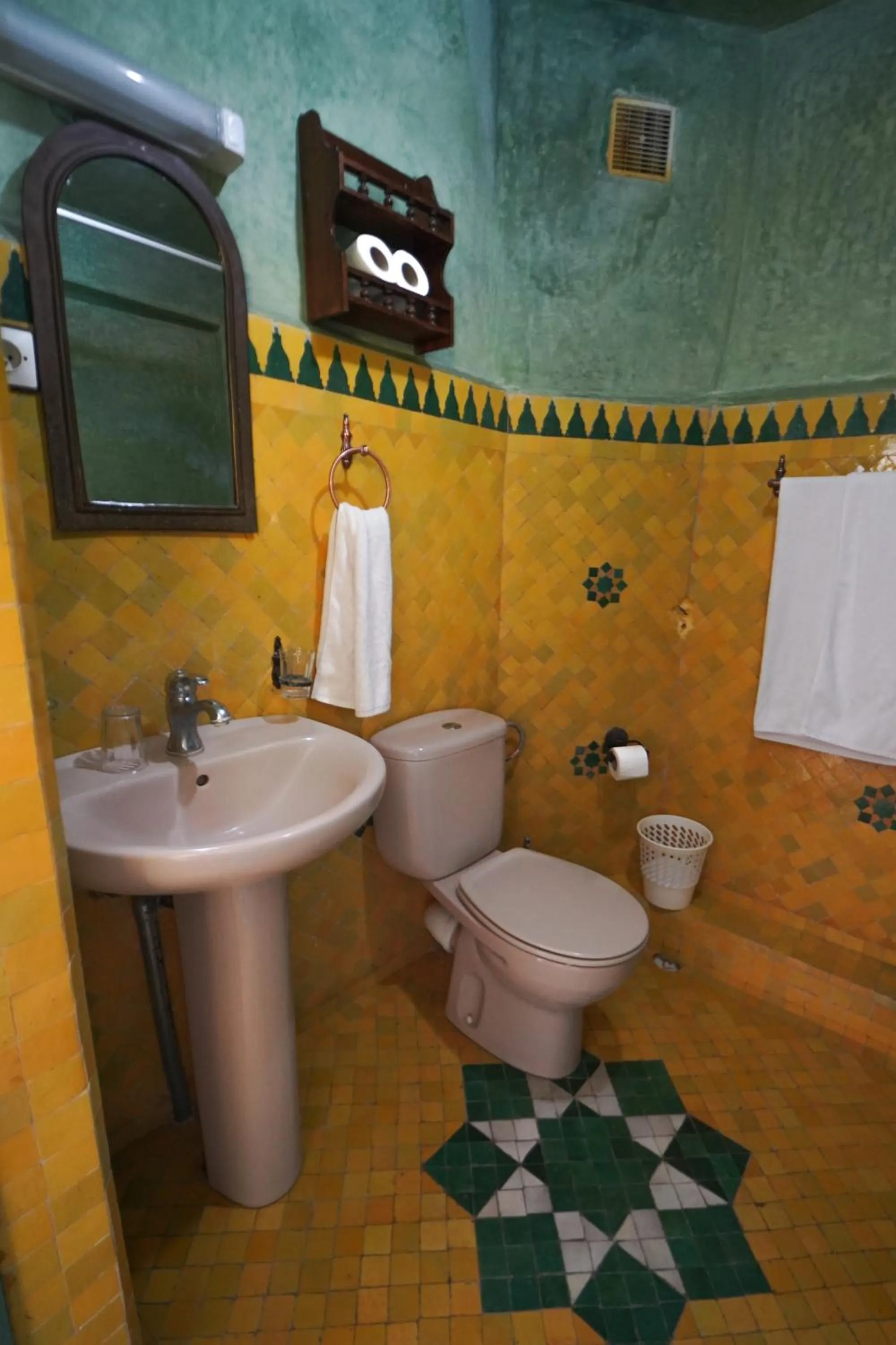 Shower in Riad Al Madina