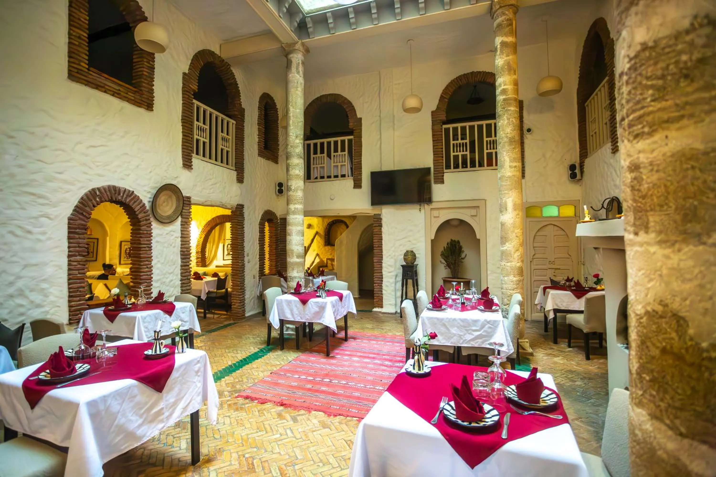 Restaurant/places to eat in Riad Al Madina