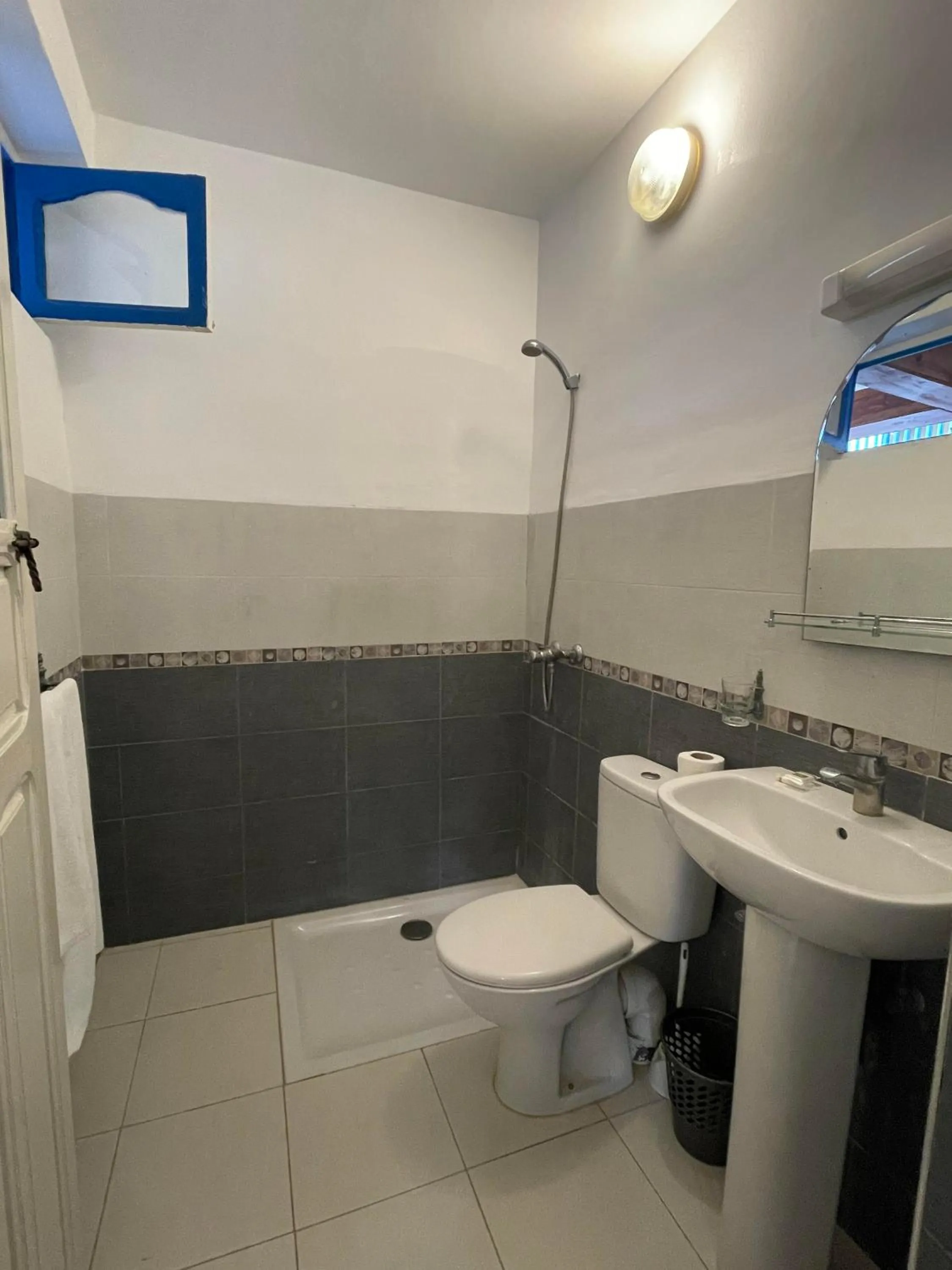 Shower in Riad Al Madina