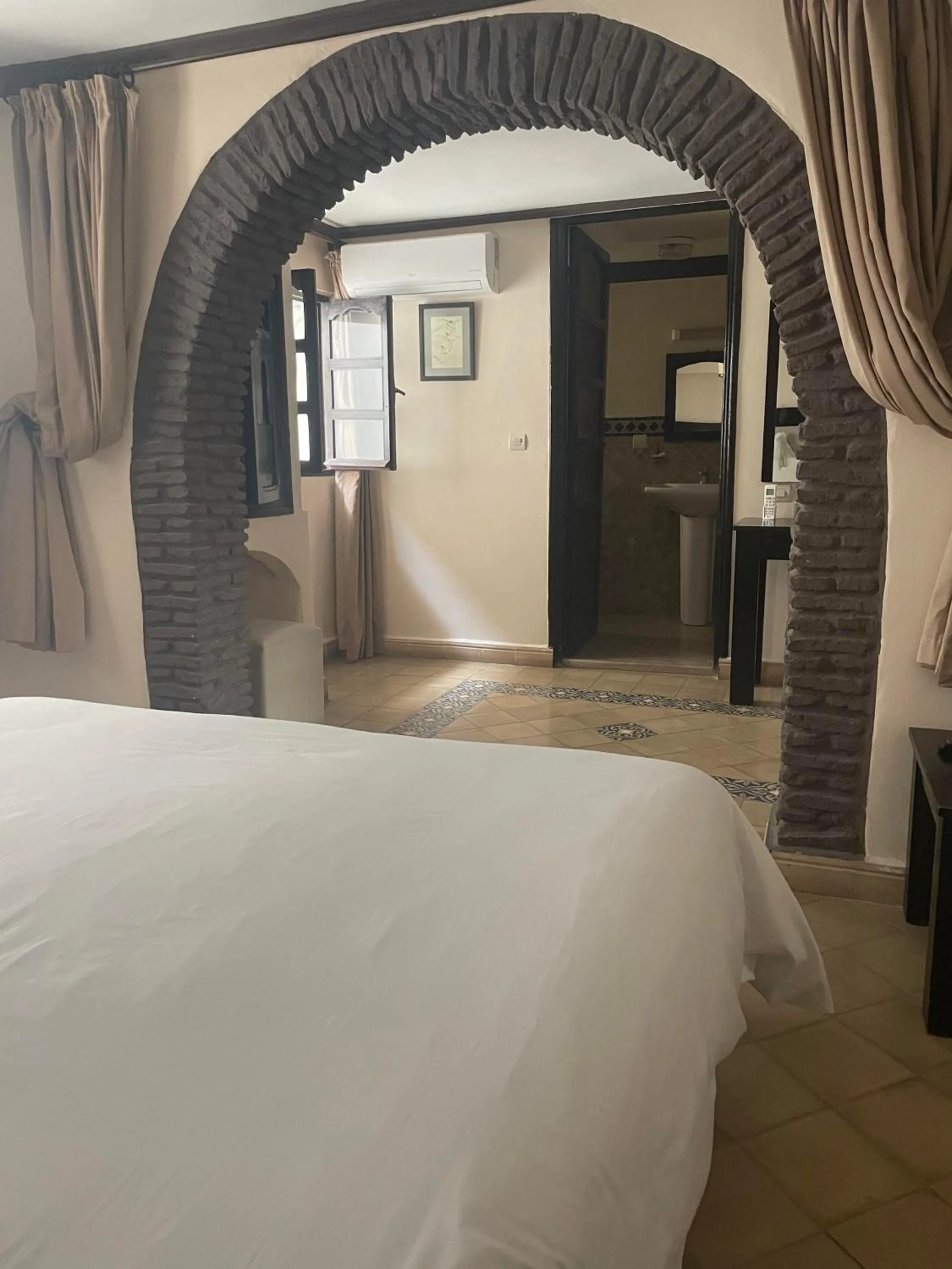 Photo of the whole room, Bed in Riad Al Madina