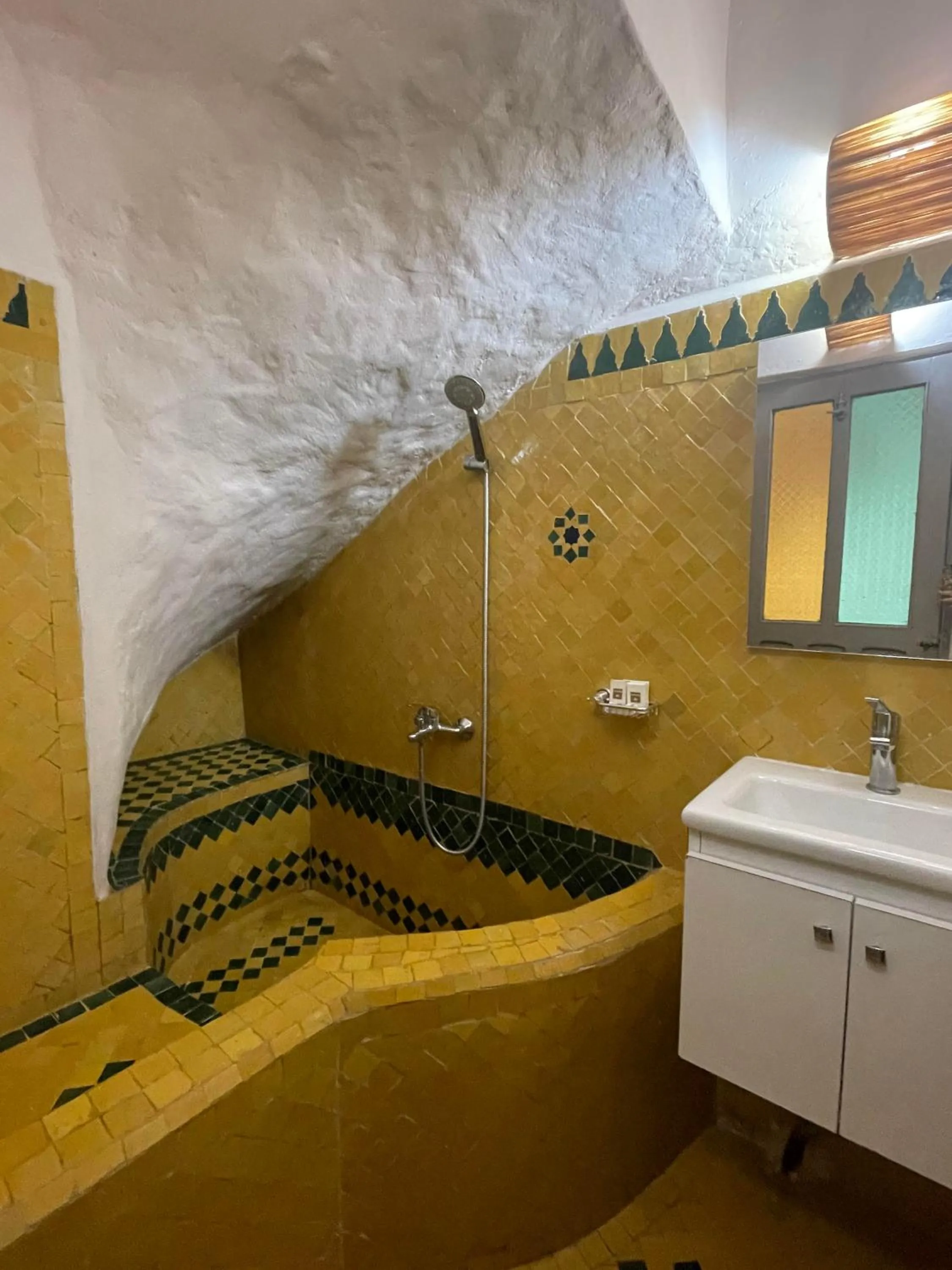 Shower in Riad Al Madina