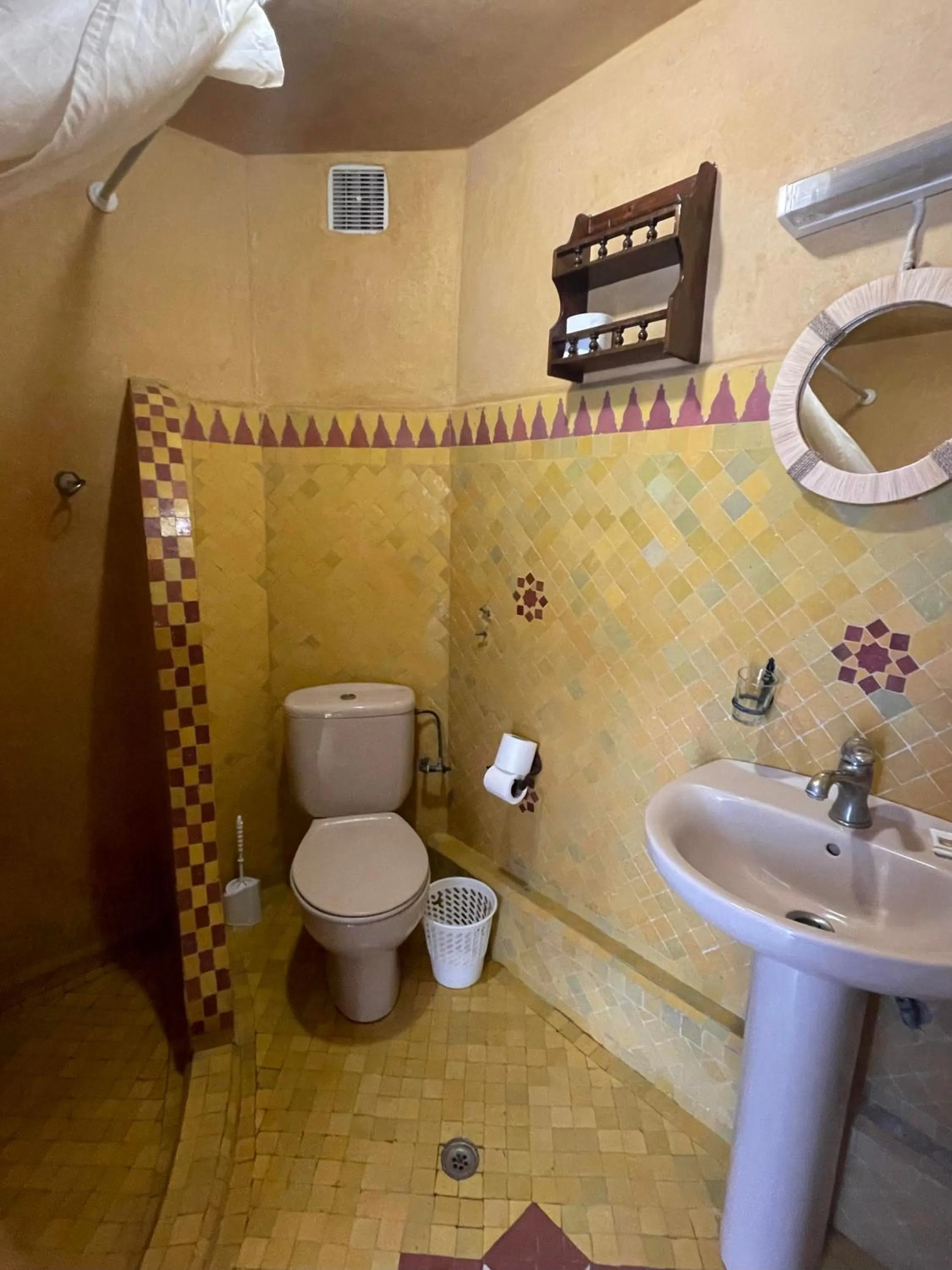 Shower in Riad Al Madina