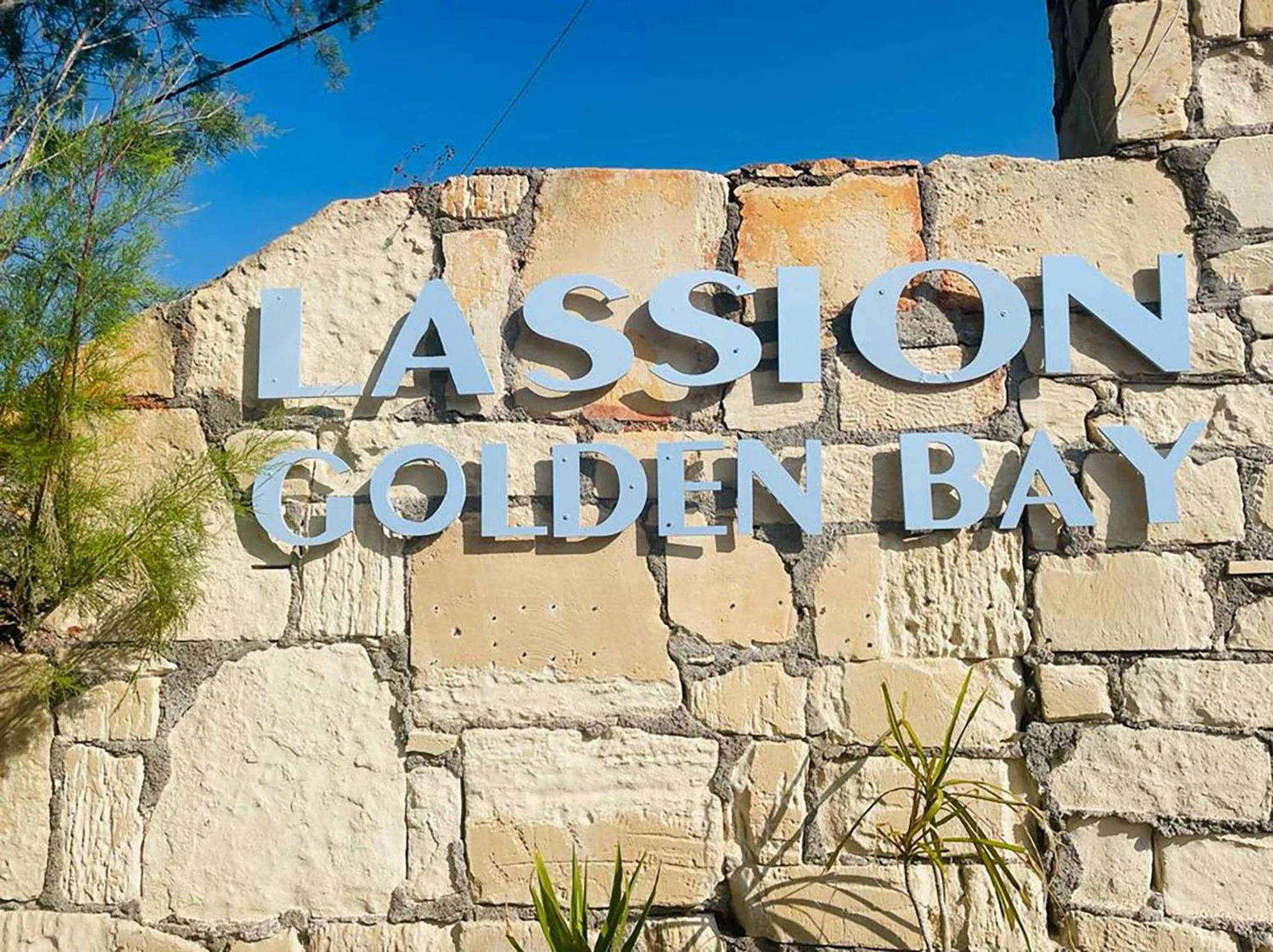 Facade/entrance in Lassion Hotel