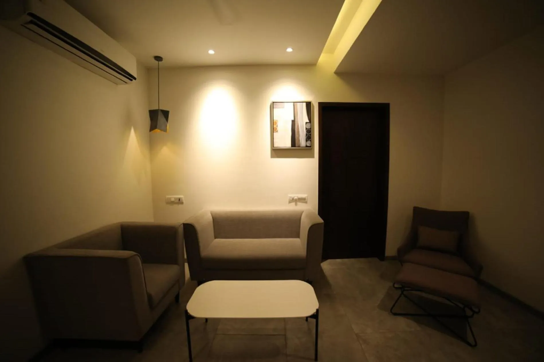 Living room in Hotel Midland, Nanded