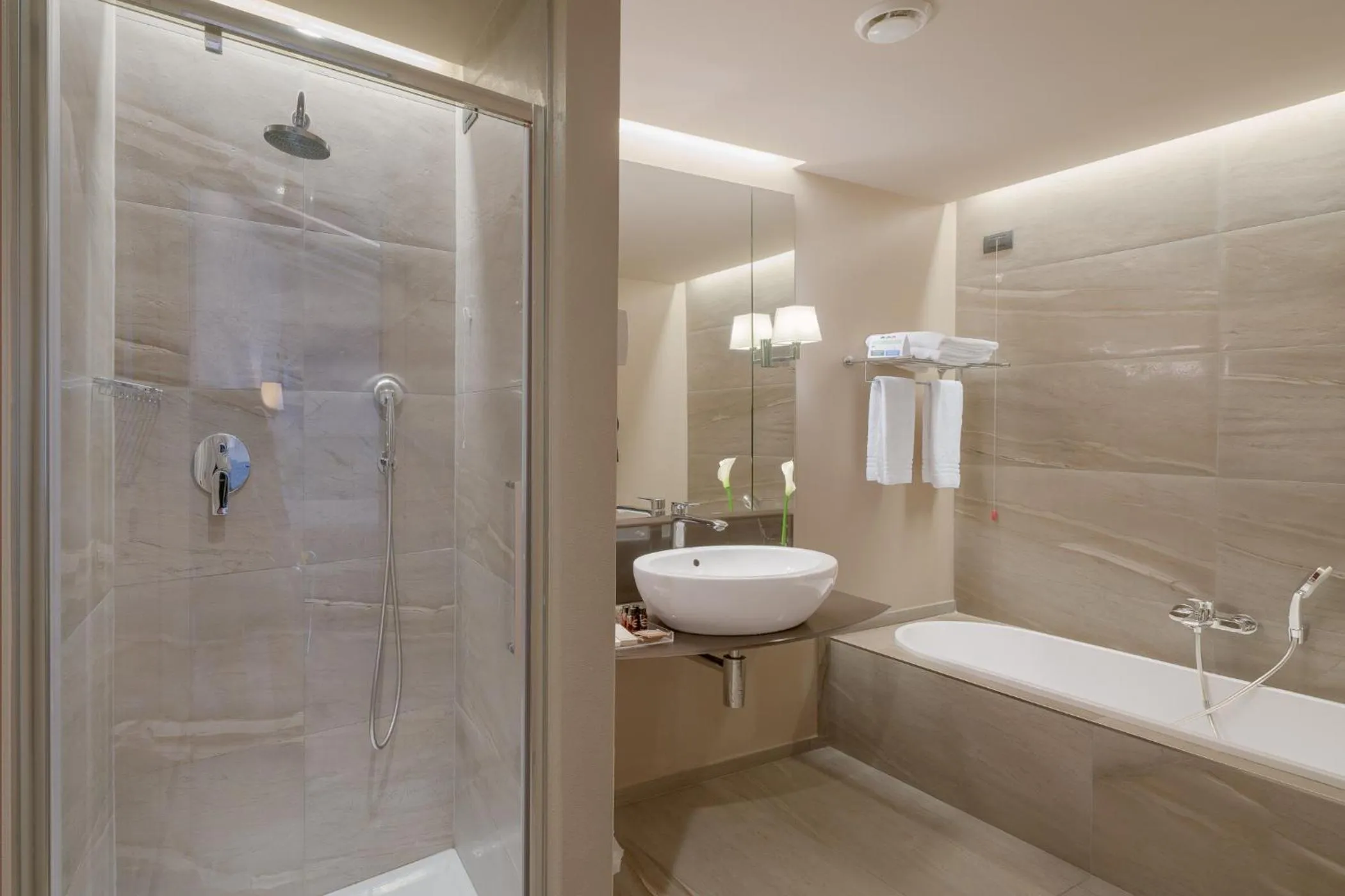 Bathroom in Hotel Titano