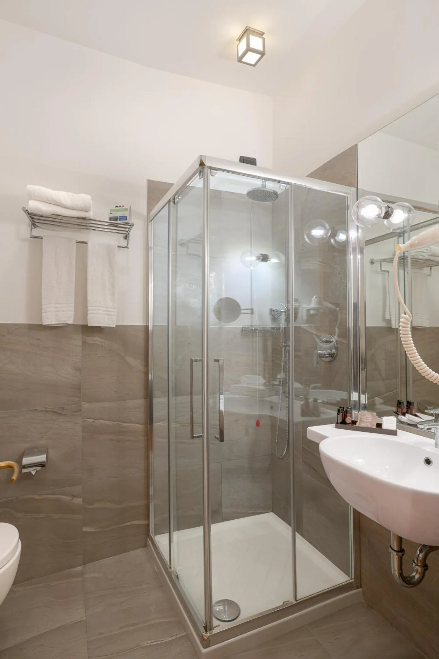 Bathroom in Hotel Titano