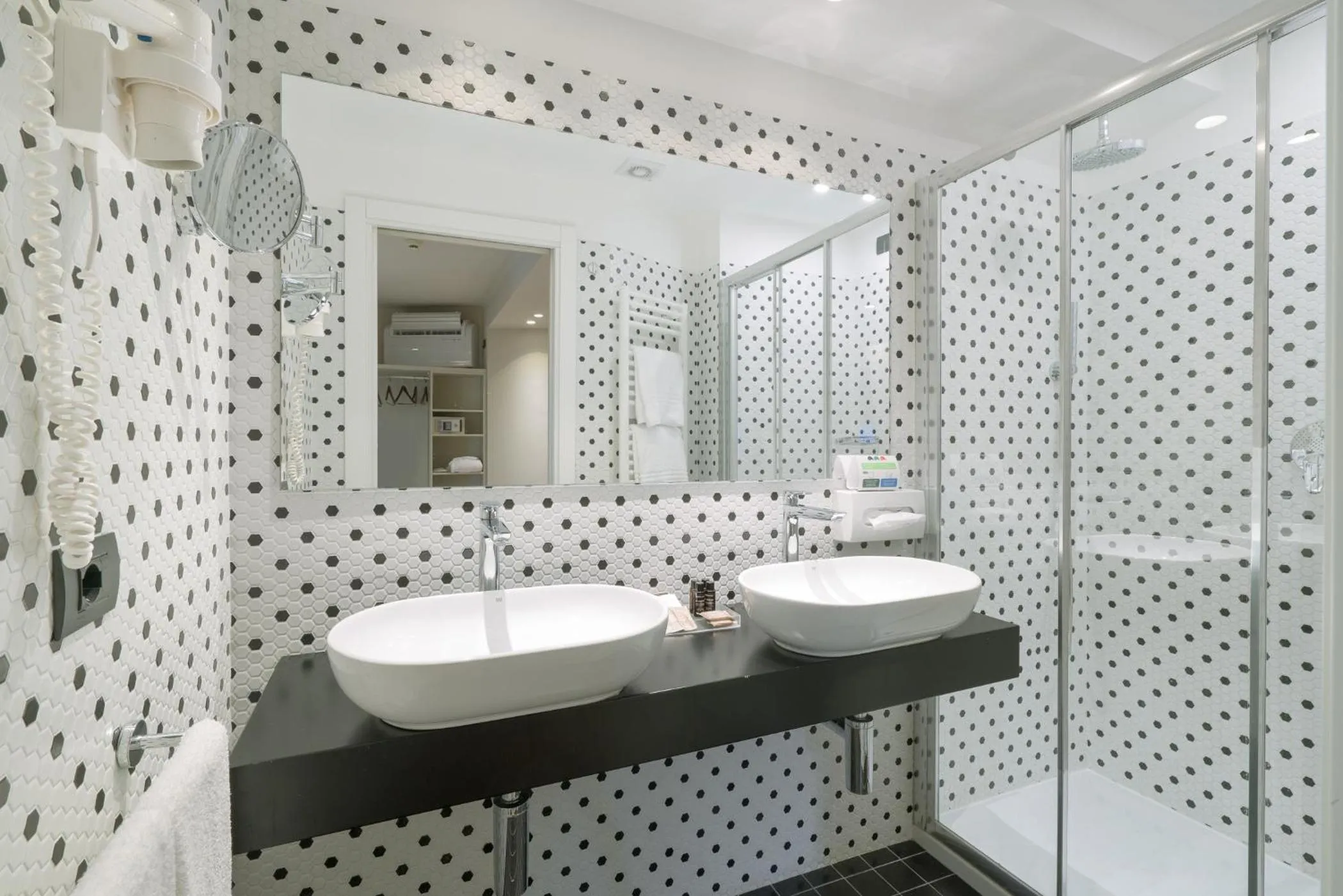 Bathroom in Hotel Titano