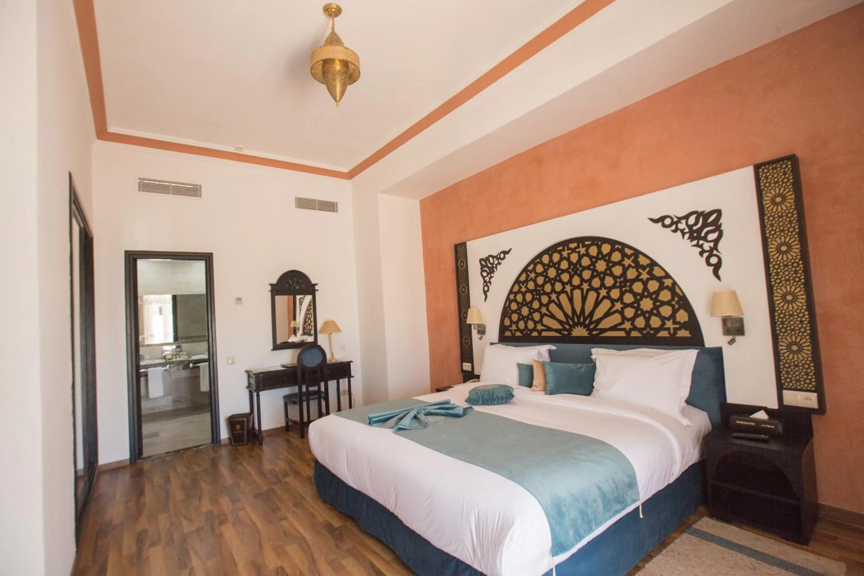 Bedroom, Bed in El Minzah Hotel