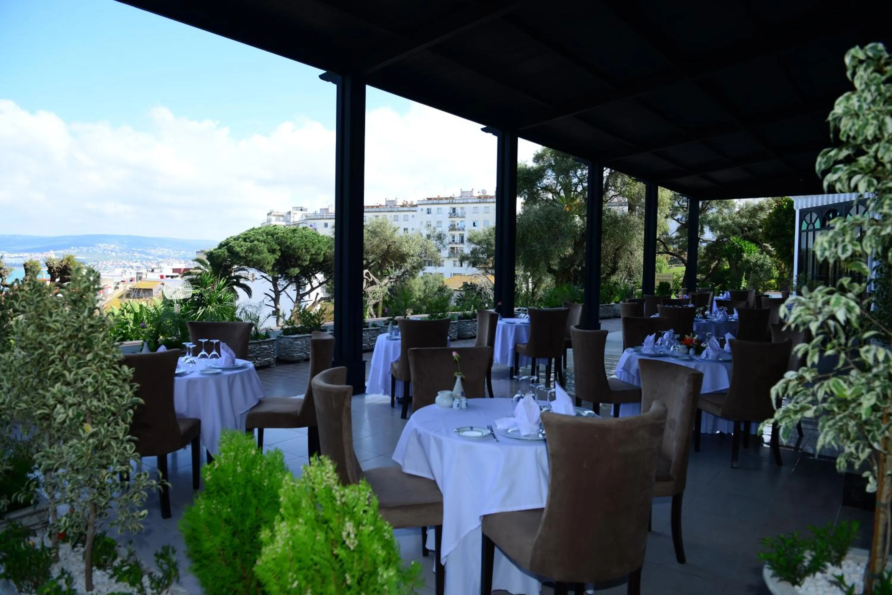 Restaurant/places to eat in El Minzah Hotel