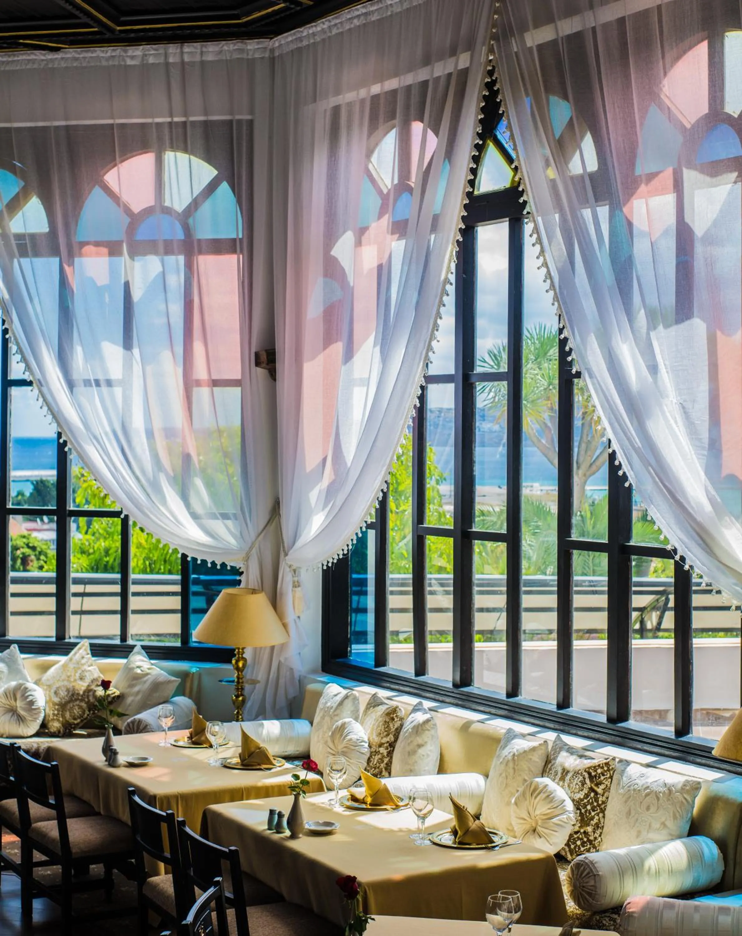 Restaurant/places to eat in El Minzah Hotel