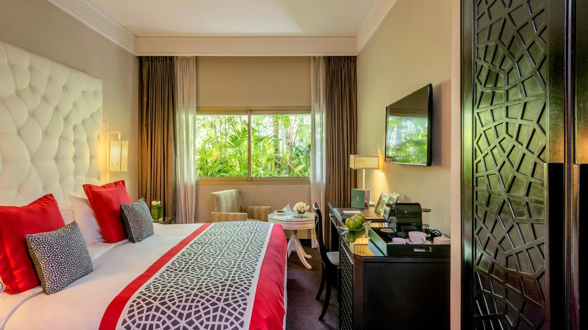 Bed in La Tour Hassan Palace