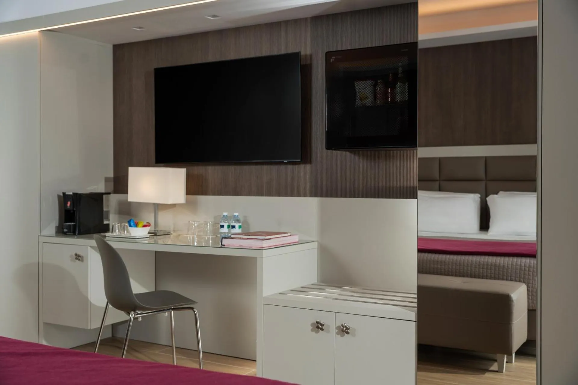 TV and multimedia, Bed in Grand Hotel San Marino