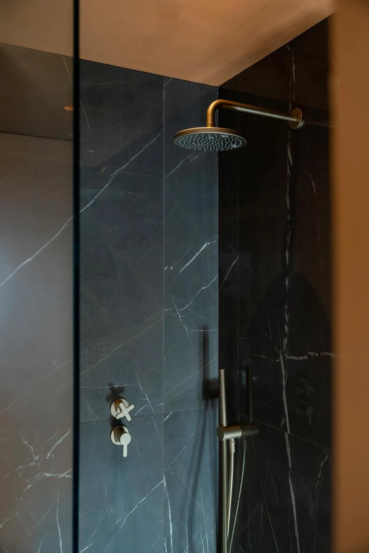 Shower in Grand Hotel San Marino