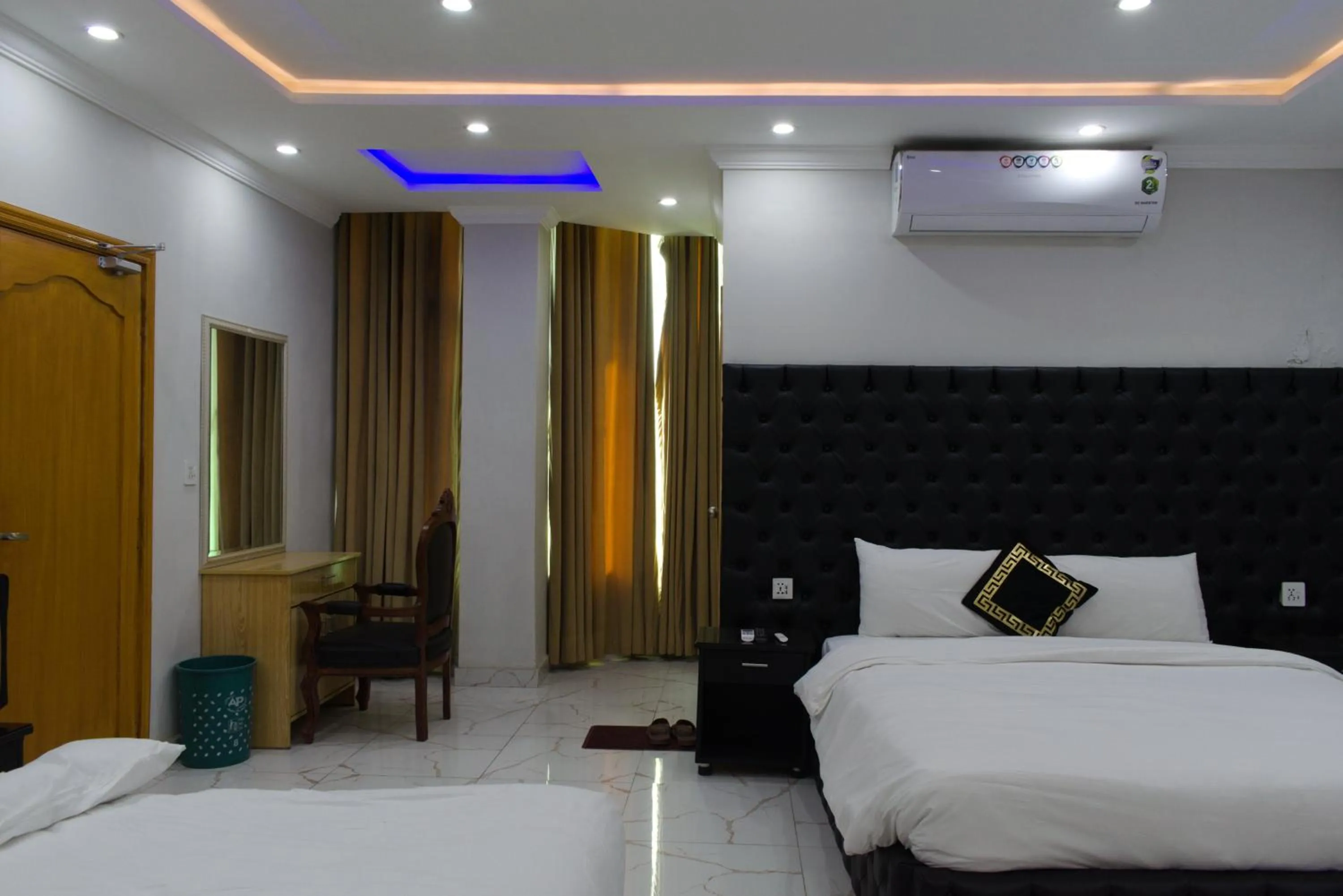 Photo of the whole room, Bed in Hotel Orange One