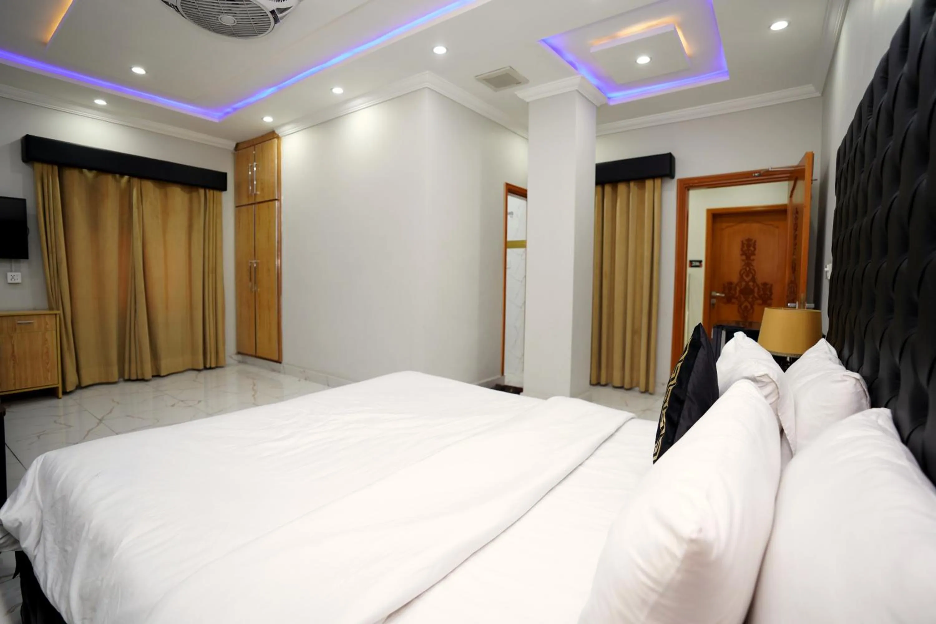 Bed in Hotel Orange One