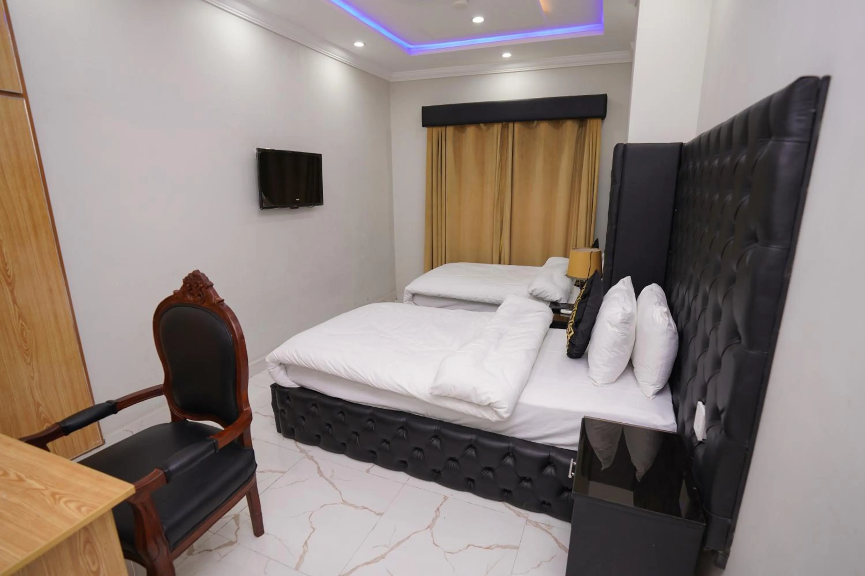 Photo of the whole room, Bed in Hotel Orange One