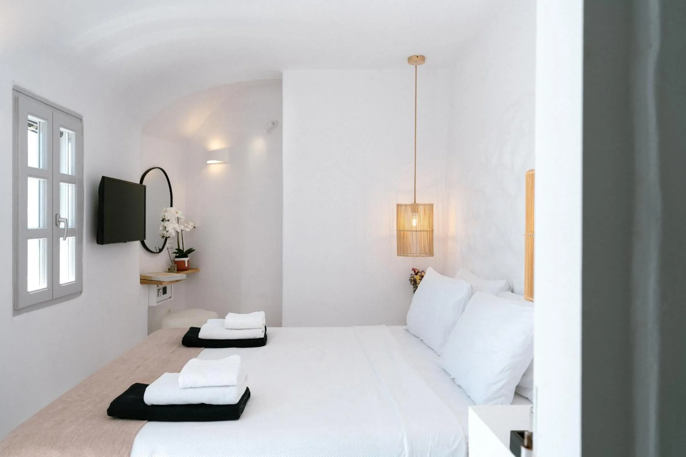 Bedroom, Bed in Nano Oia Canaves