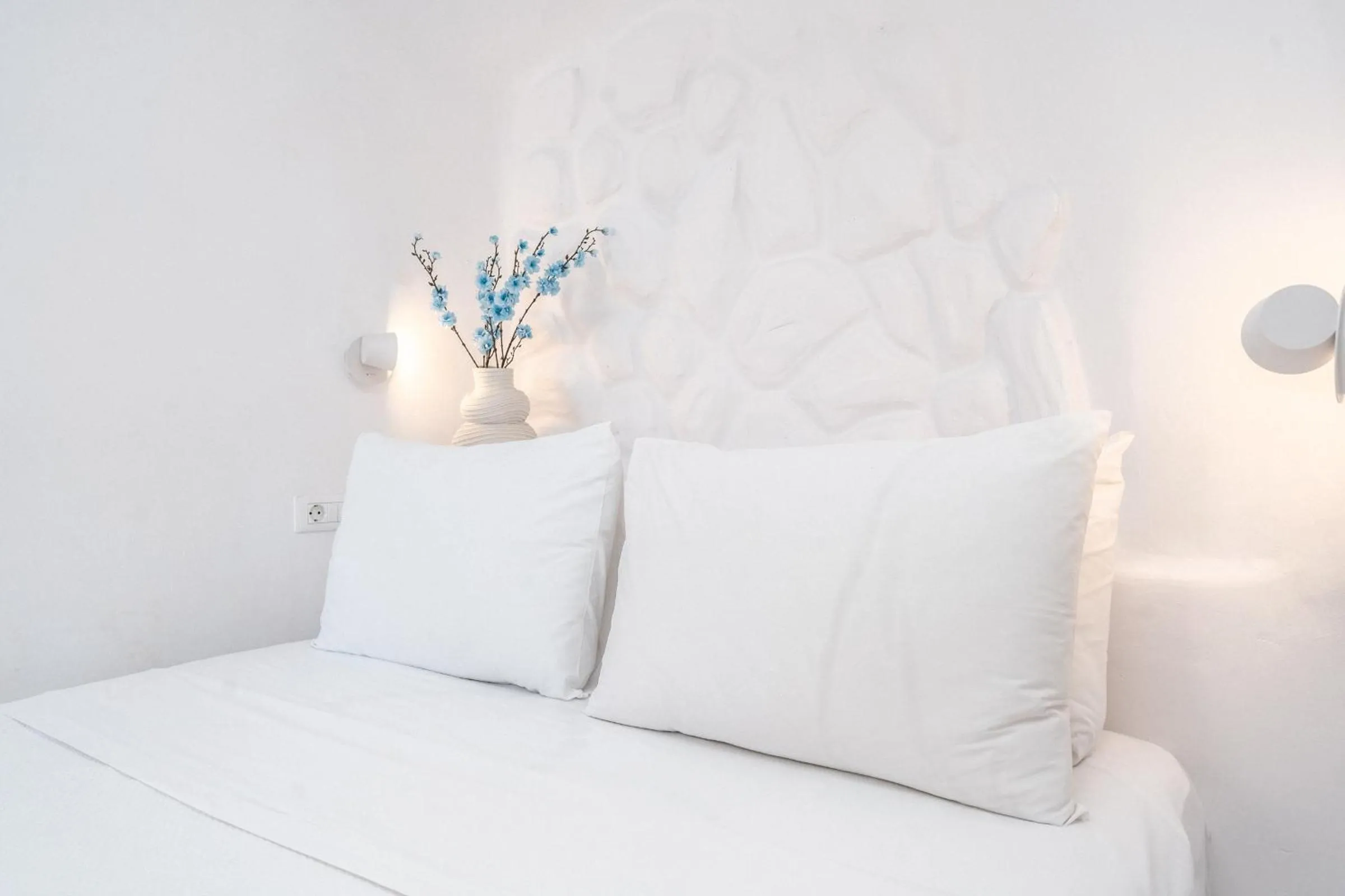 Bedroom, Bed in Nano Oia Canaves