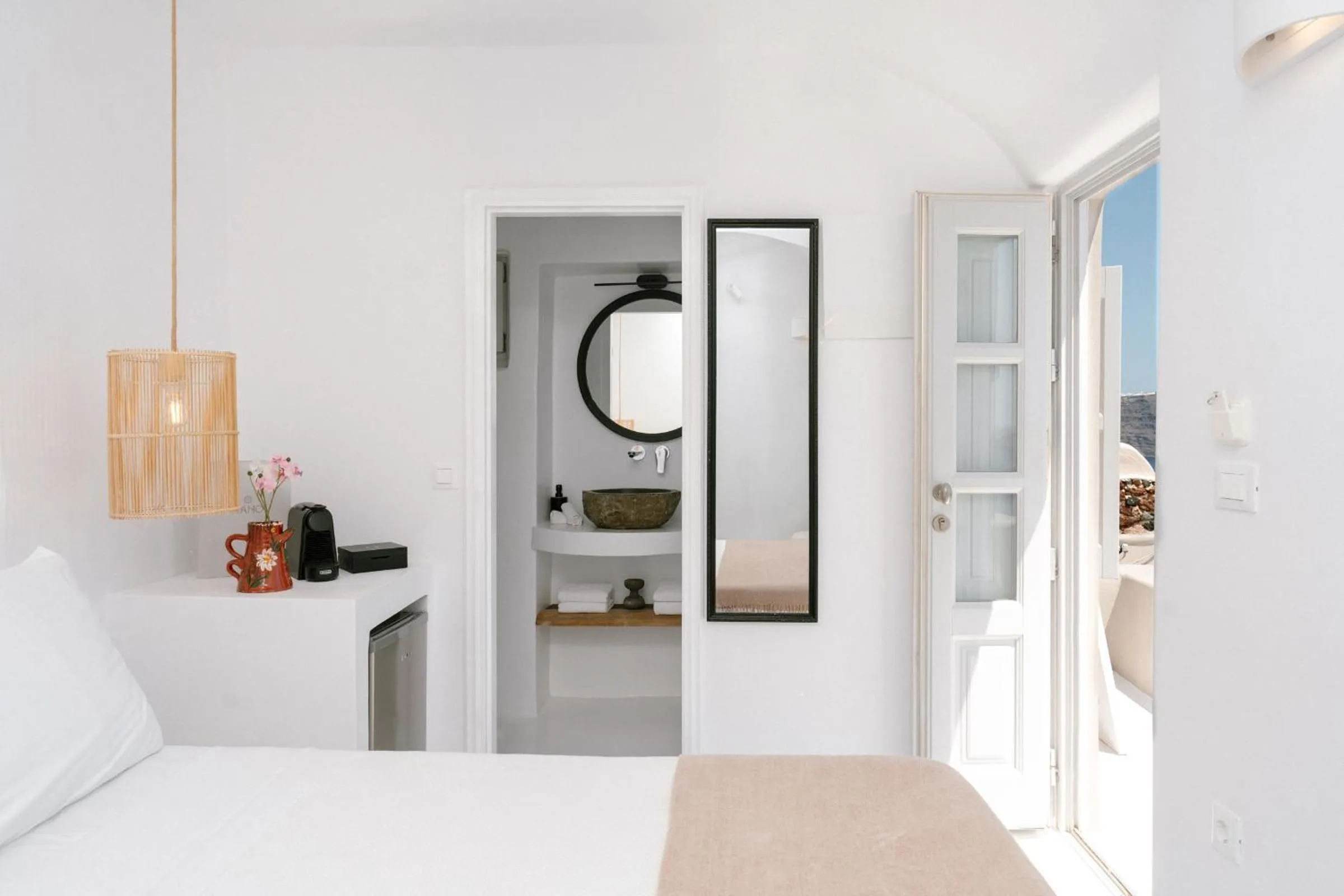 Bedroom, Bed in Nano Oia Canaves