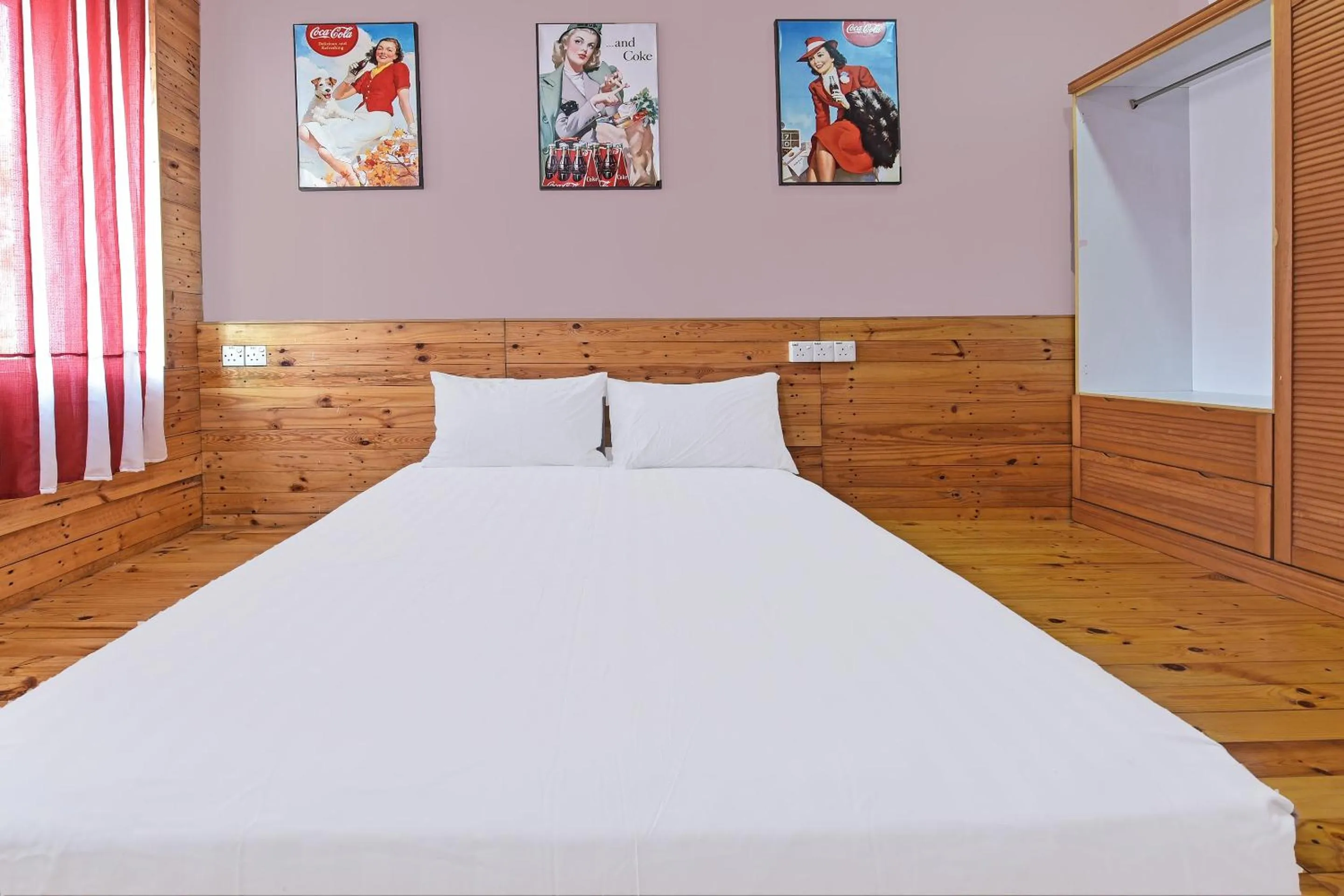 Bedroom, Bed in Hotel O Coke Guest House