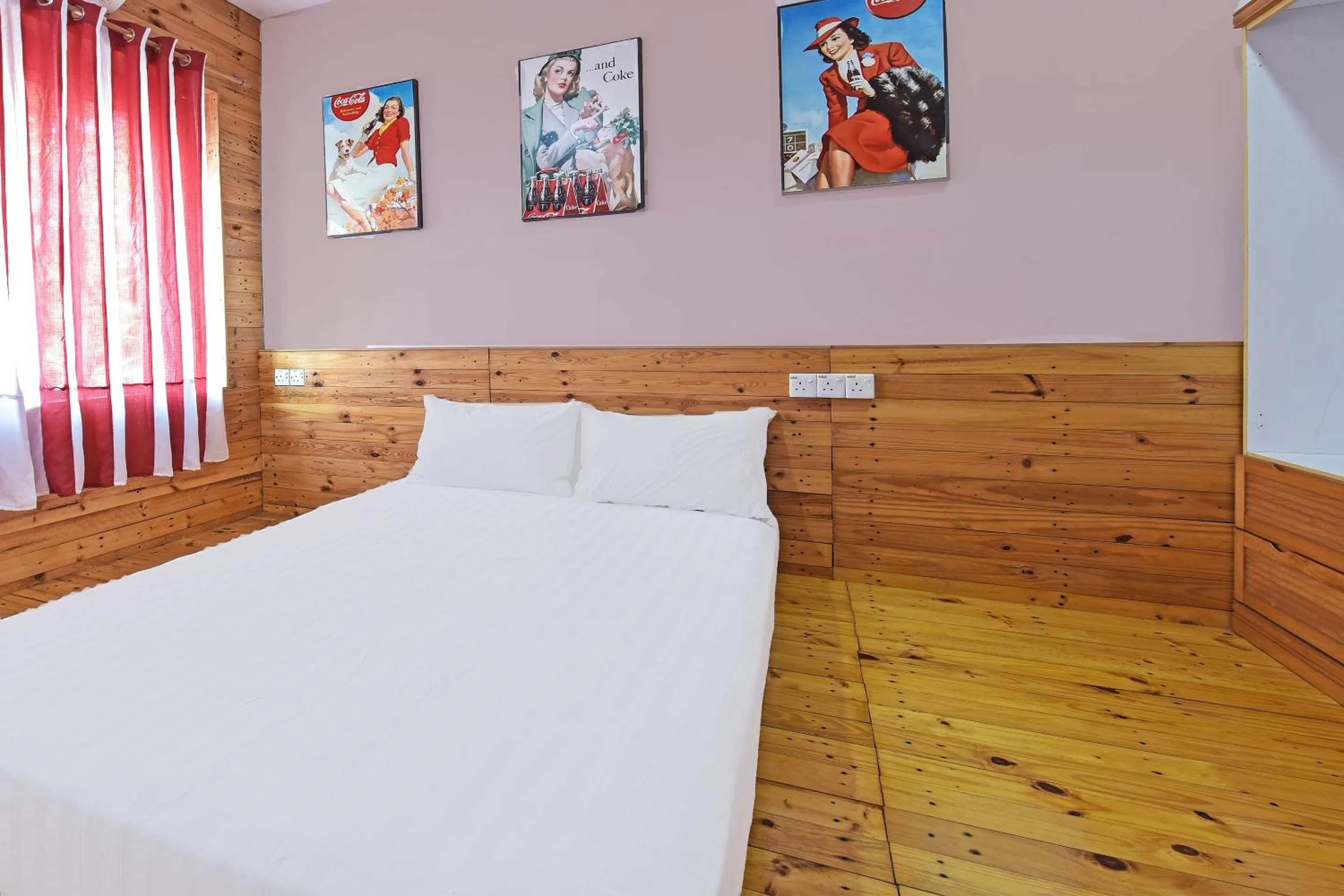 Bedroom, Bed in Hotel O Coke Guest House