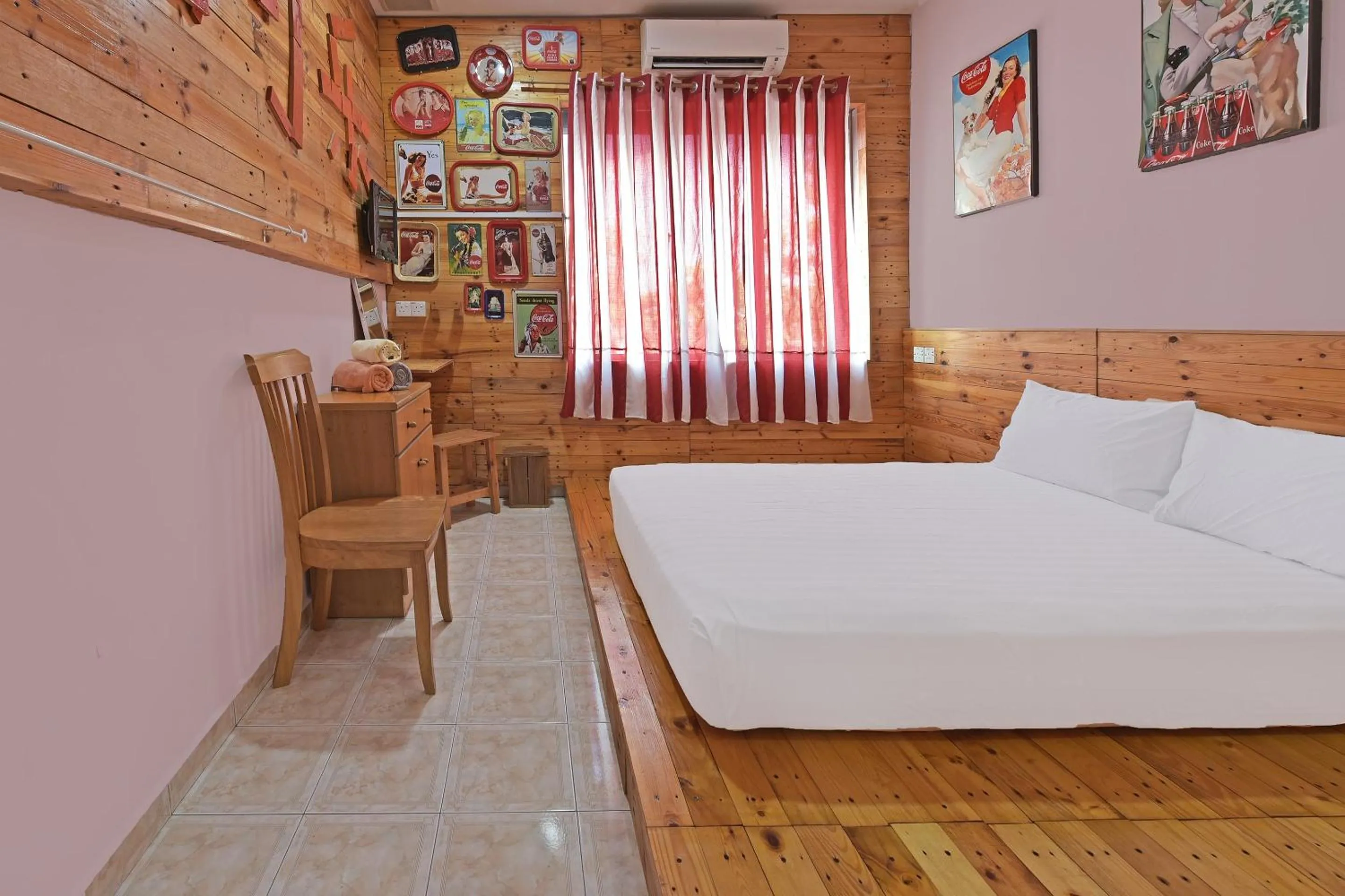 Bedroom, Bed in Hotel O Coke Guest House