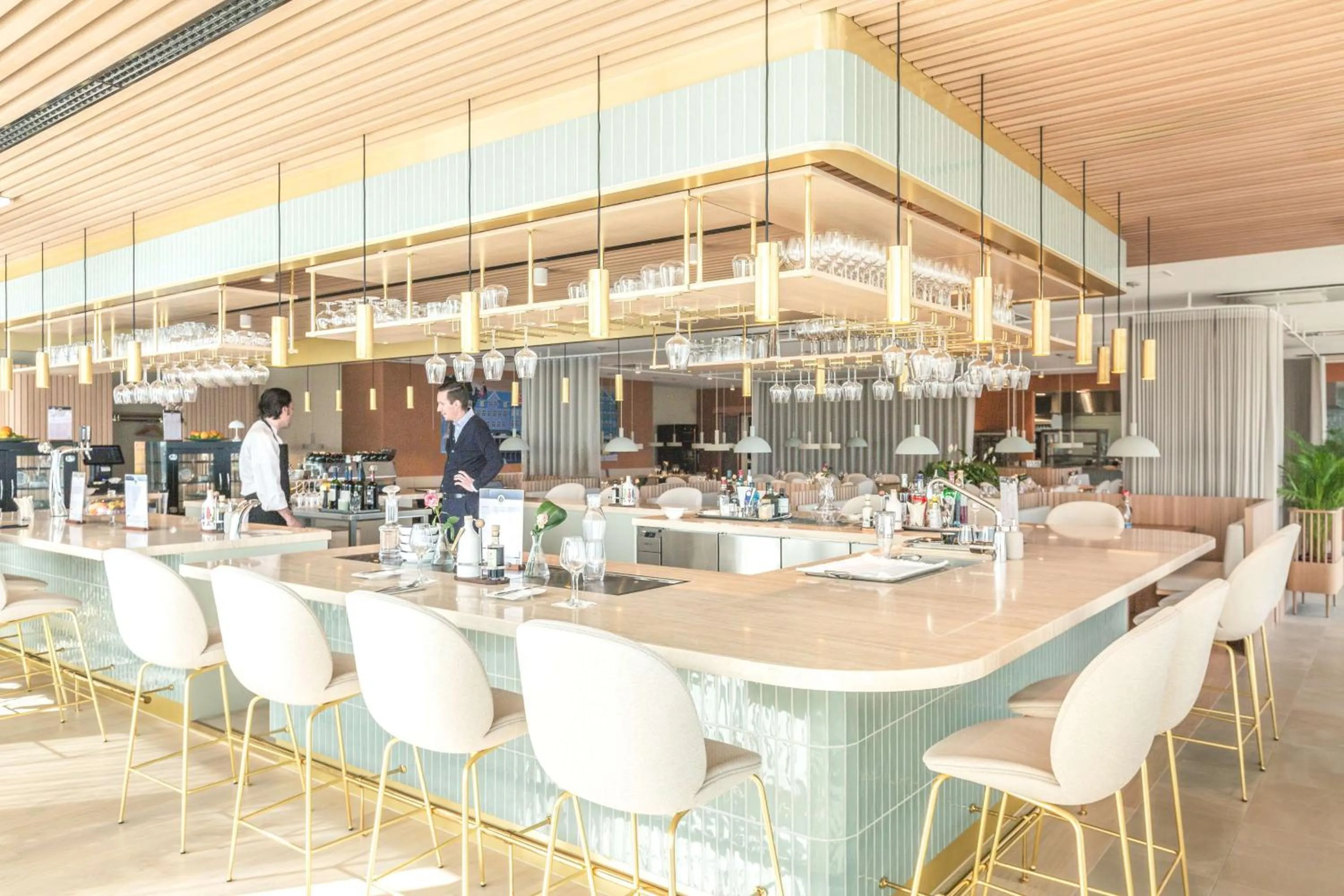 Restaurant/places to eat in YOTEL Geneva Lake