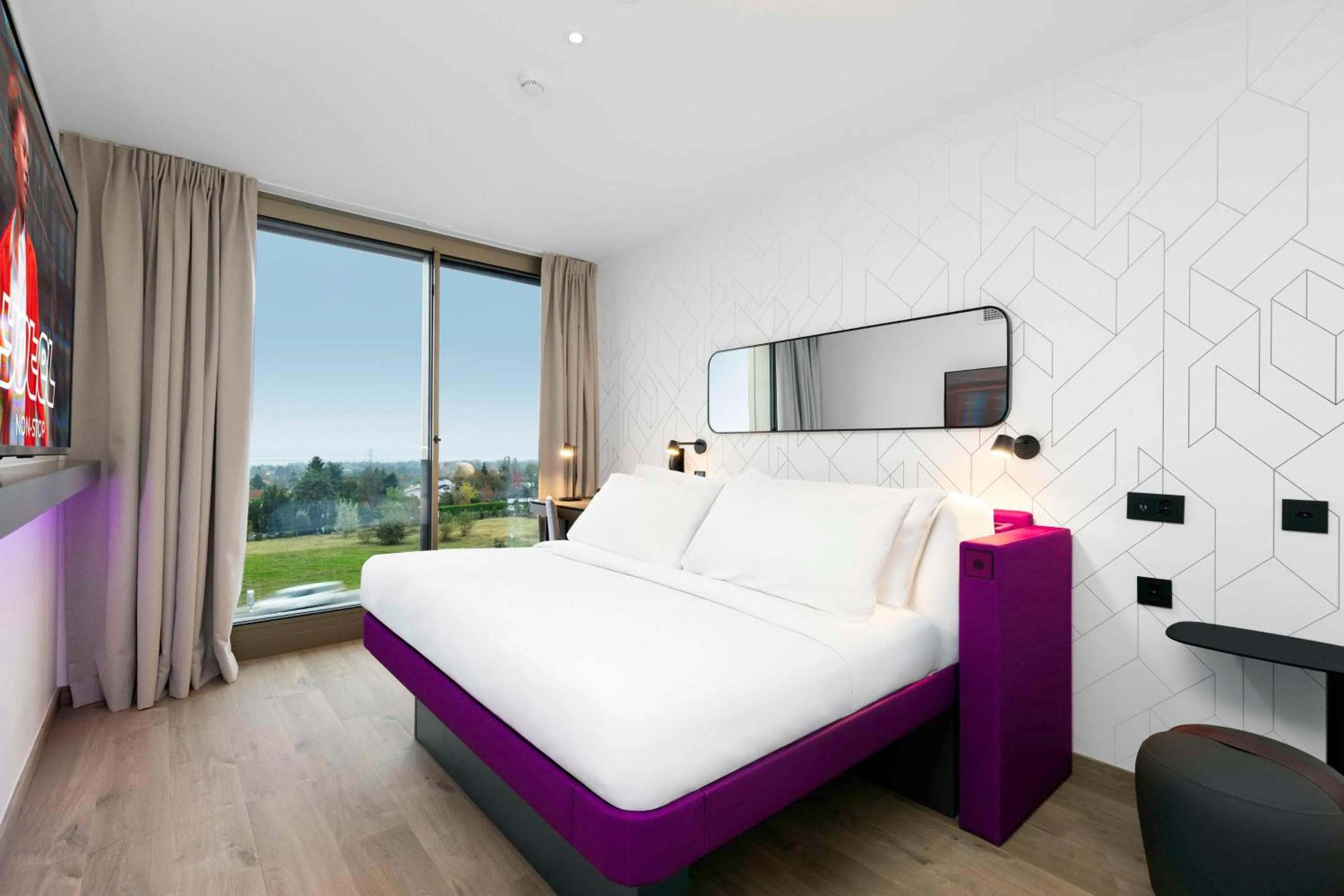 Bedroom, Bed in YOTEL Geneva Lake