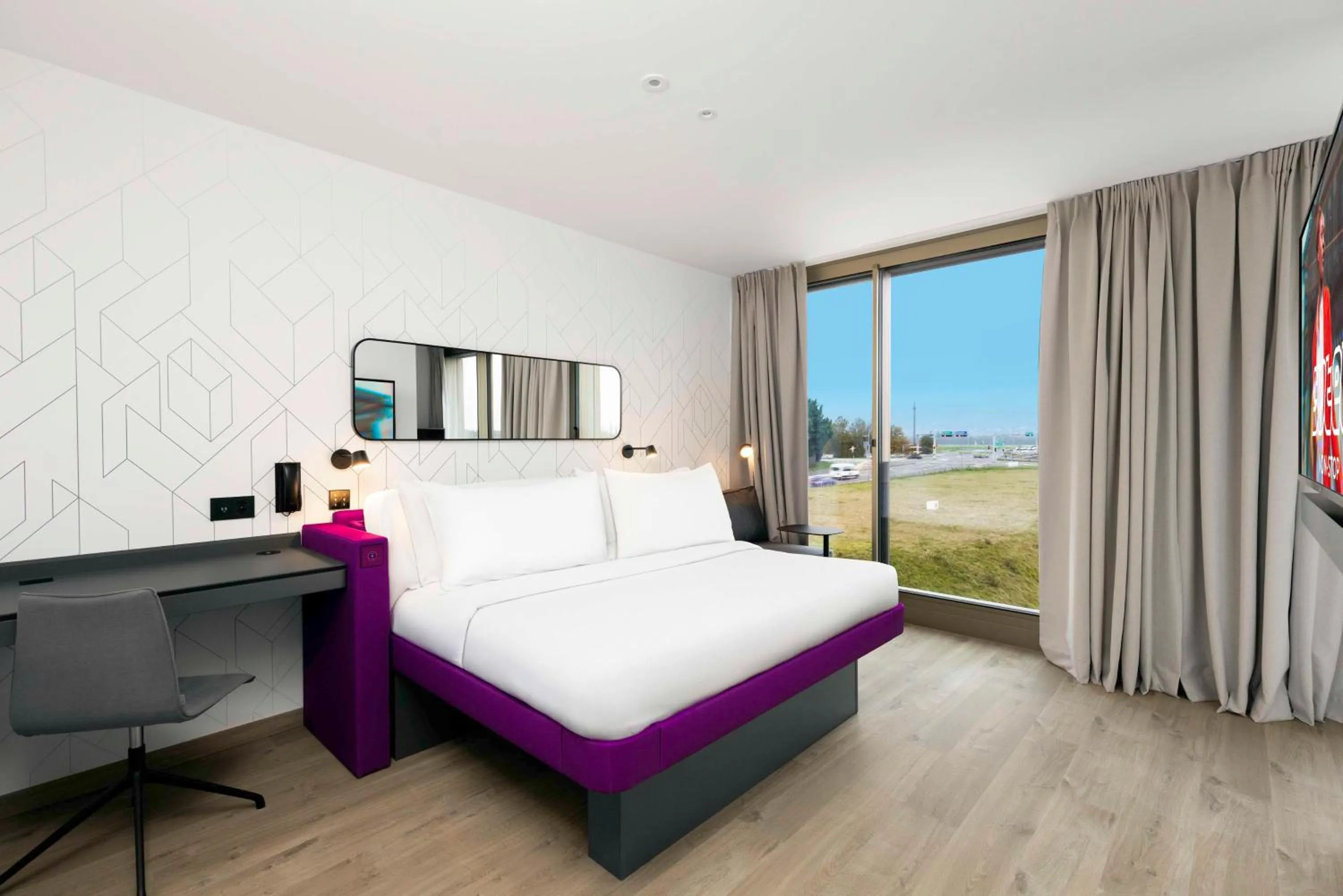 Bedroom, Bed in YOTEL Geneva Lake