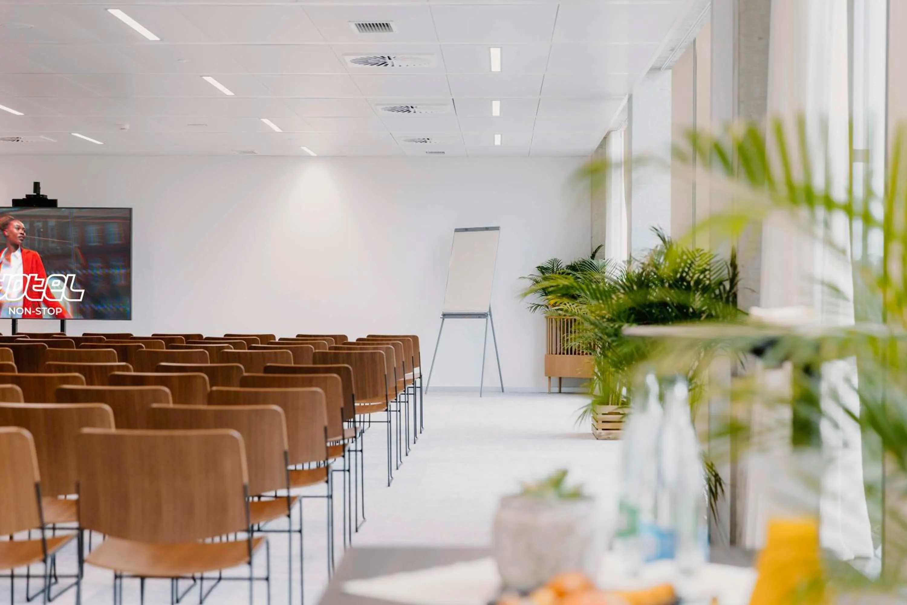 Business facilities in YOTEL Geneva Lake