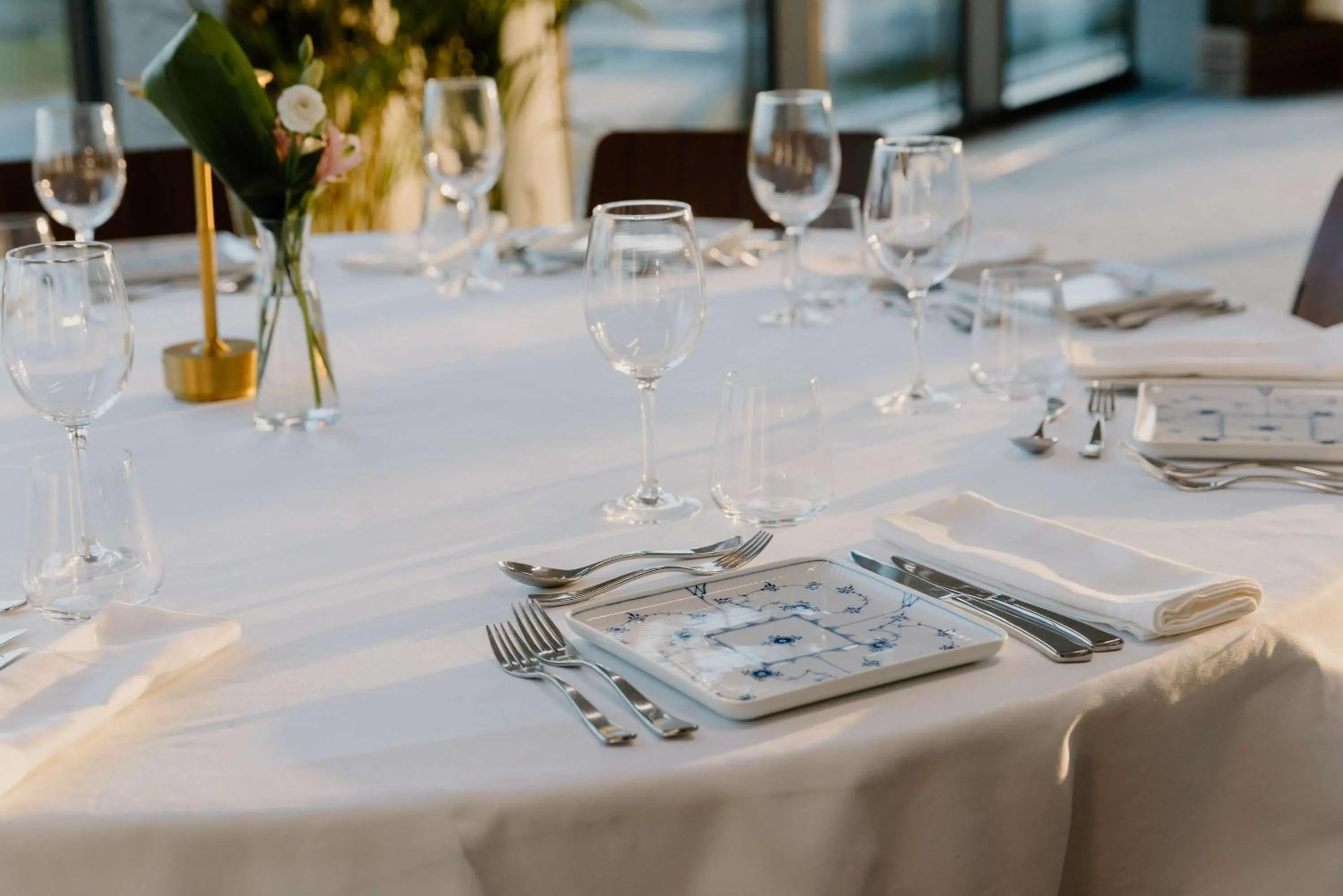 Lounge or bar in YOTEL Geneva Lake