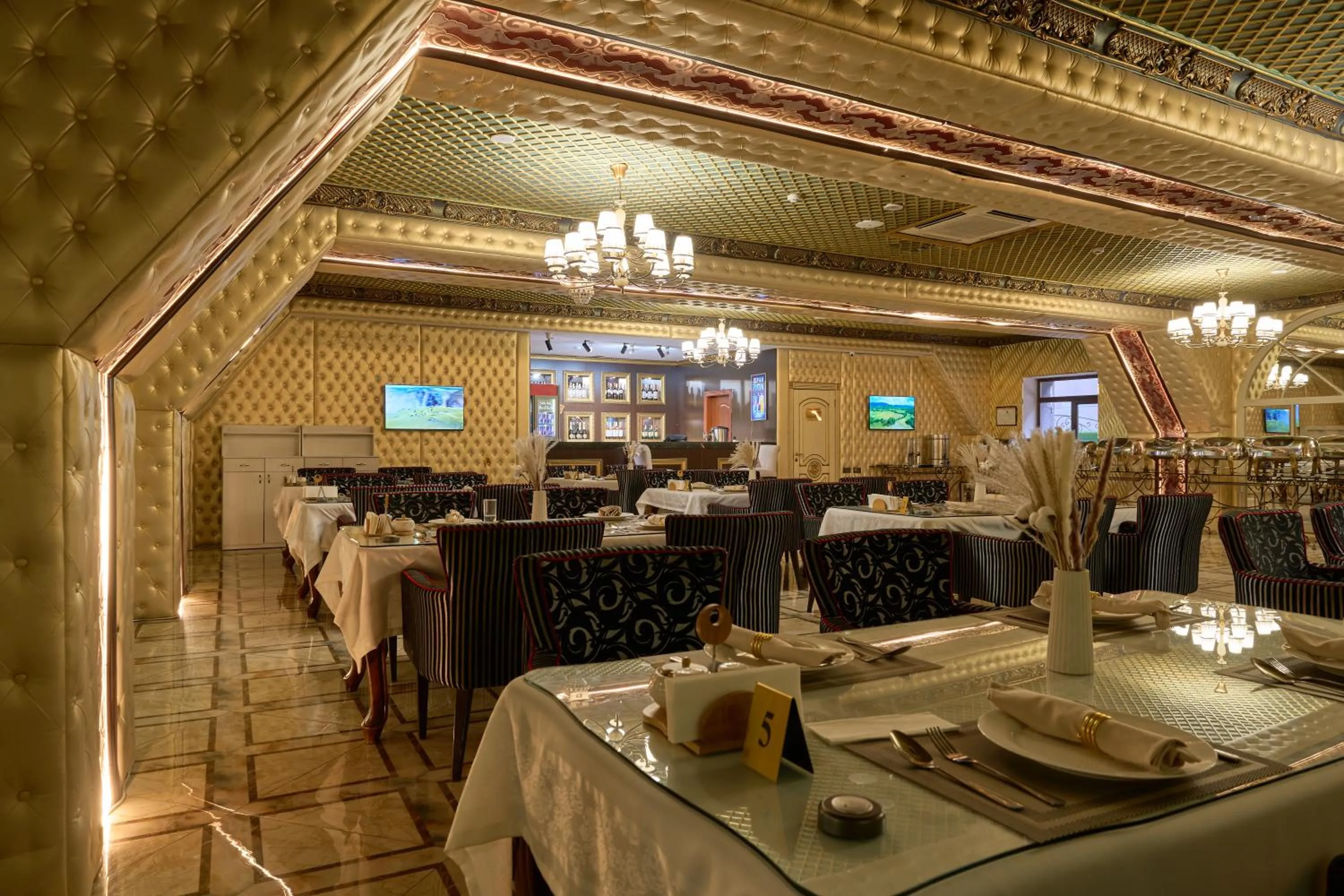 Restaurant/places to eat in GRAND OPERA HOTEL