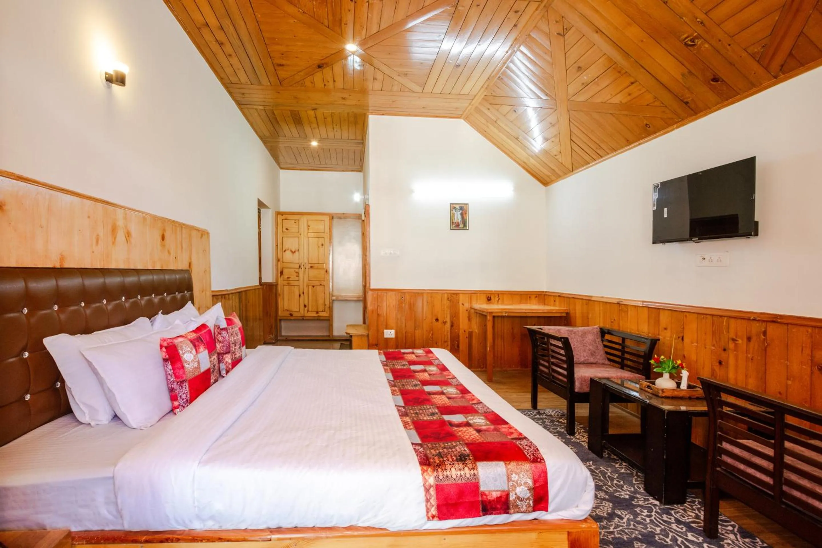 Bed in Tripli Hotels Conifer Wood Cottage