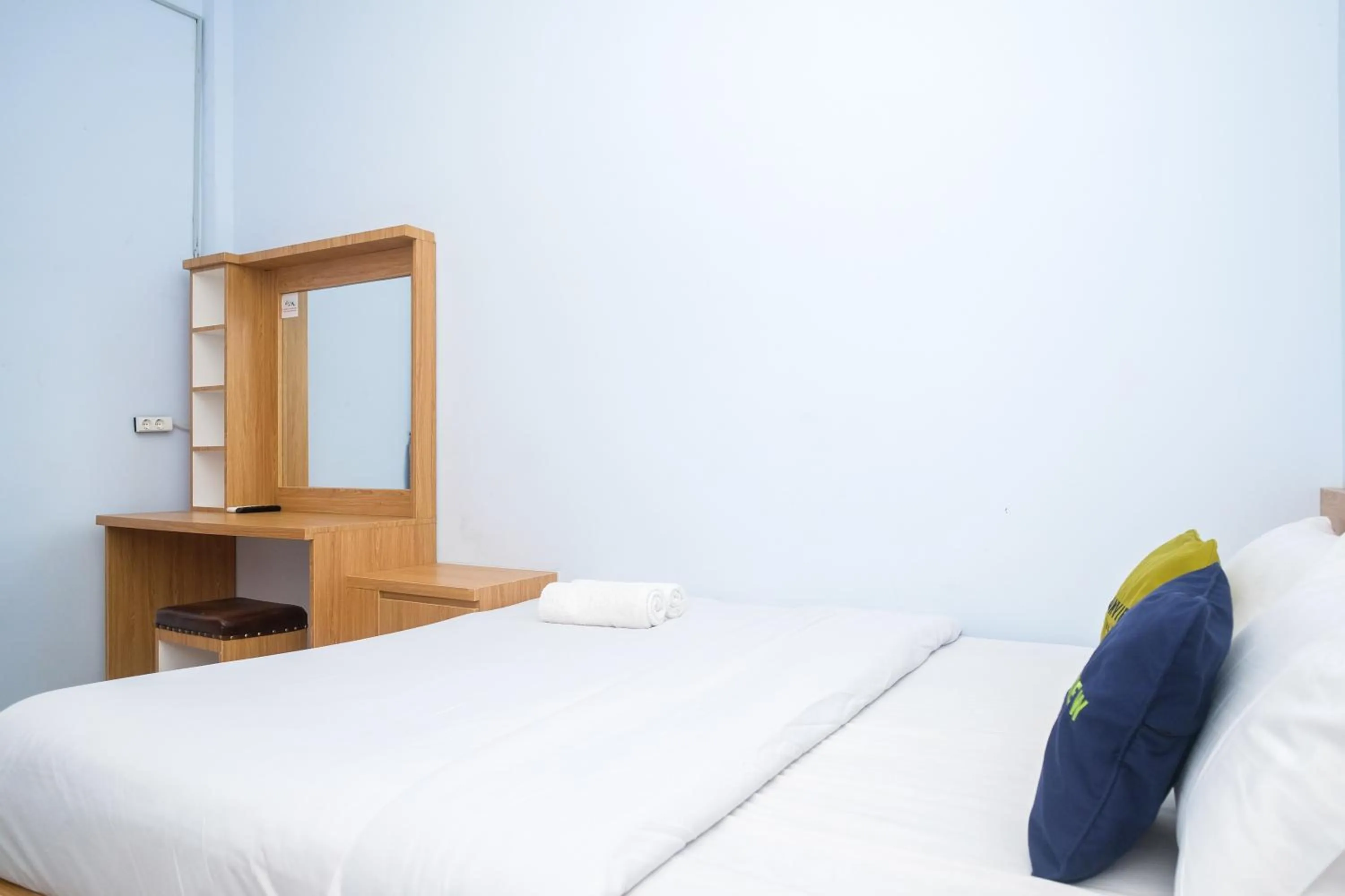 Bedroom, Bed in Urbanview Syariah Wisma Nabil Solo