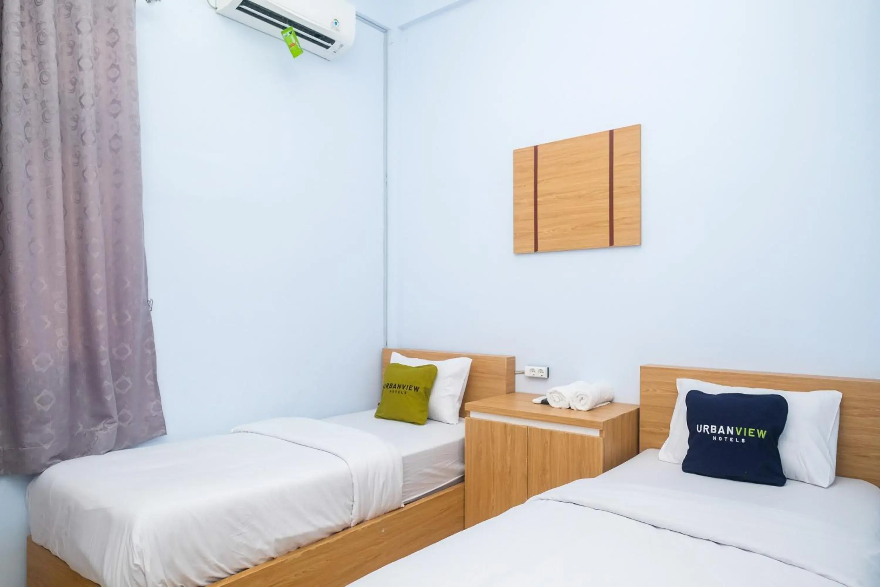 Superior Twin Room in Urbanview Syariah Wisma Nabil Solo Superior Twin Room in Urbanview Syariah Wisma Nabil Solo