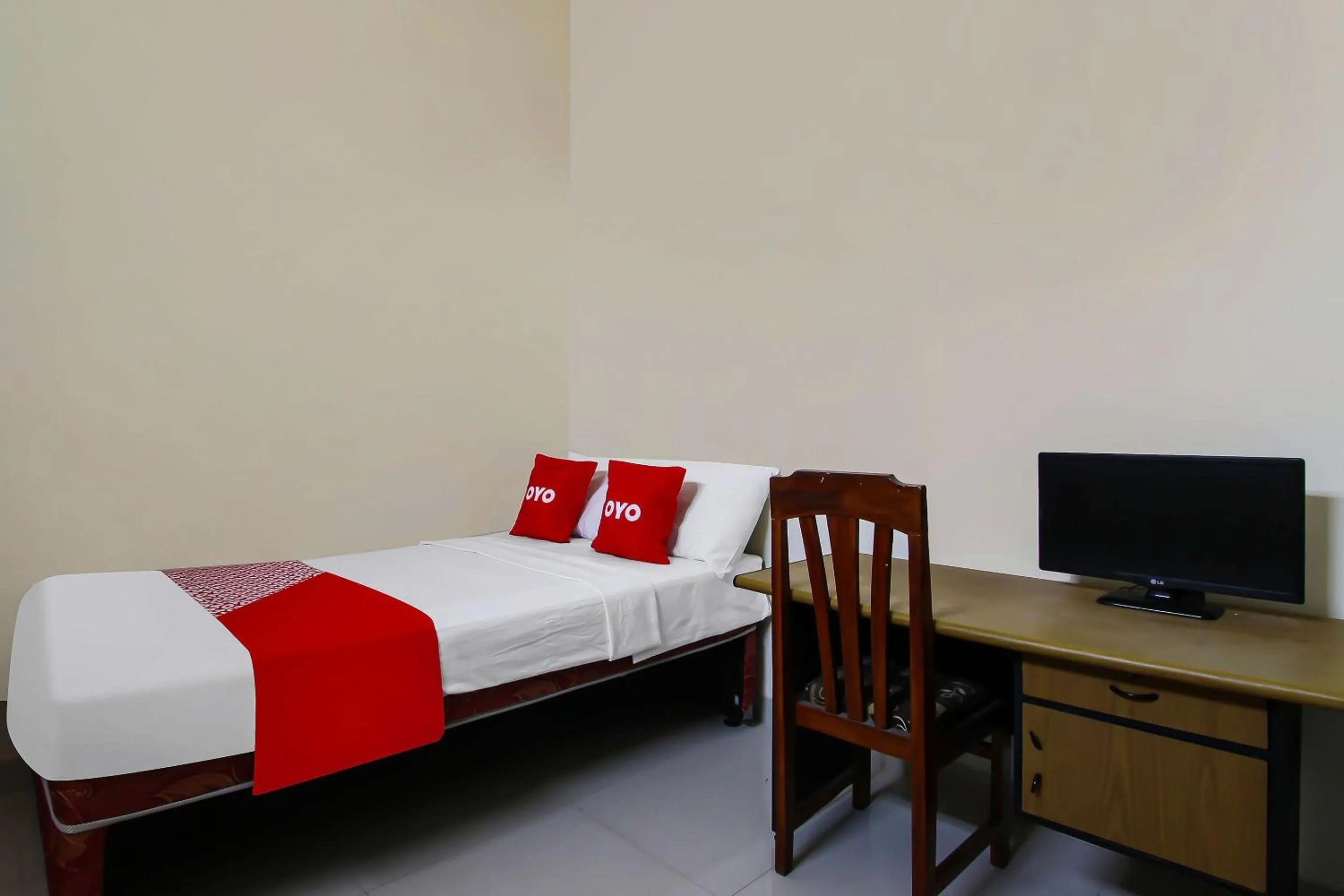 Bedroom, Bed in Hotel O Wahidin Guesthouse