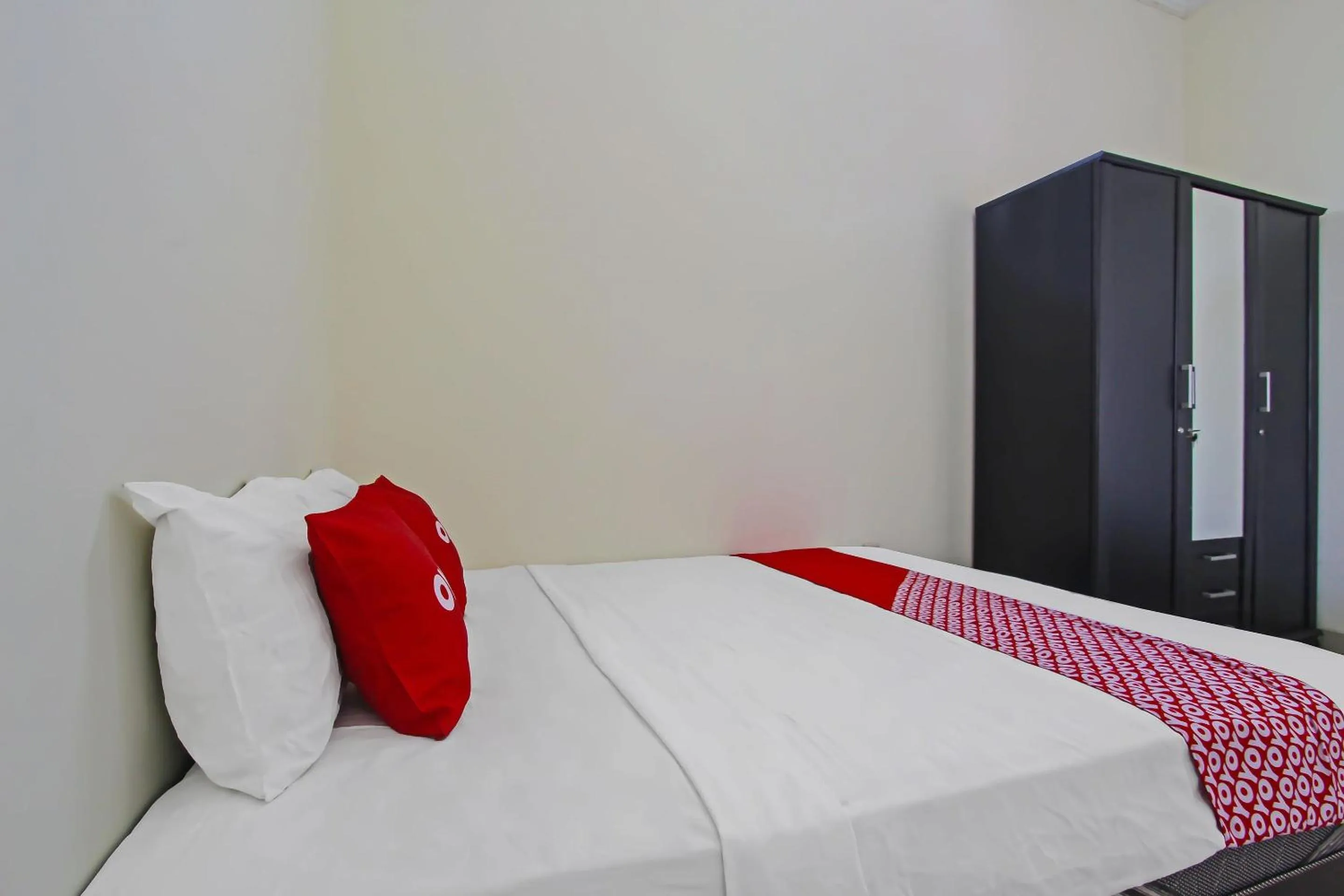 Bedroom, Bed in Hotel O Wahidin Guesthouse