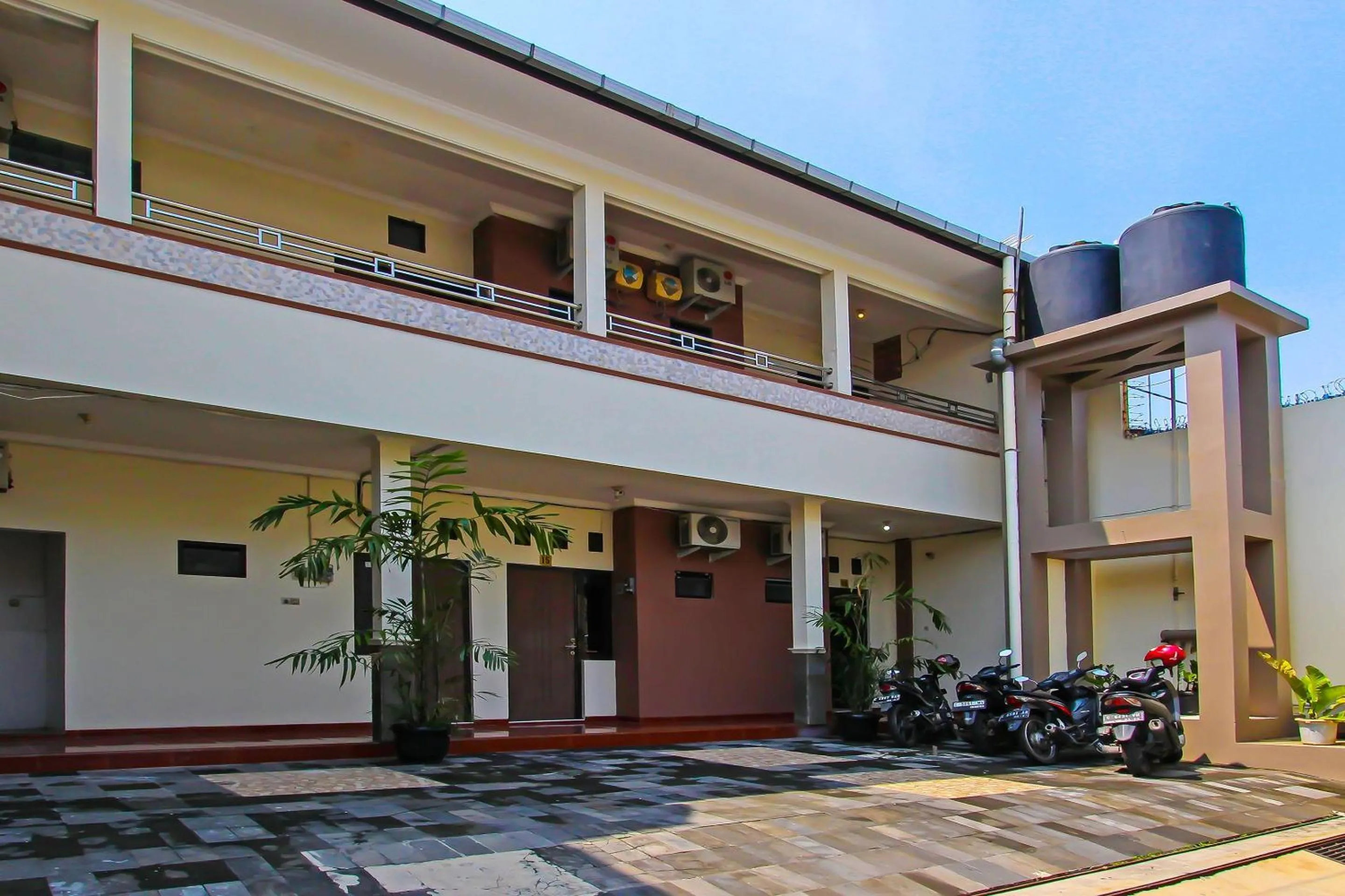 Facade/entrance in Hotel O Wahidin Guesthouse