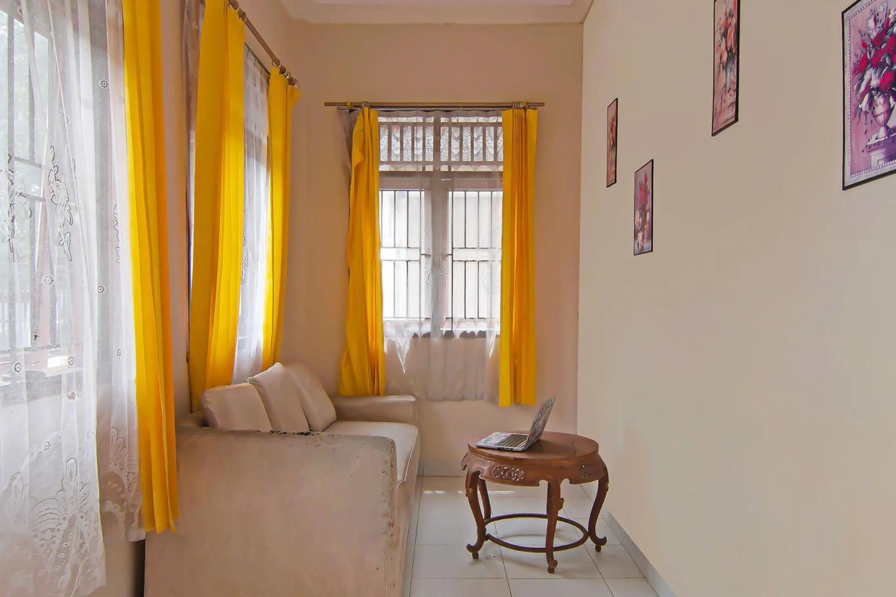 Lobby or reception in Hotel O Pondok Melati Syariah