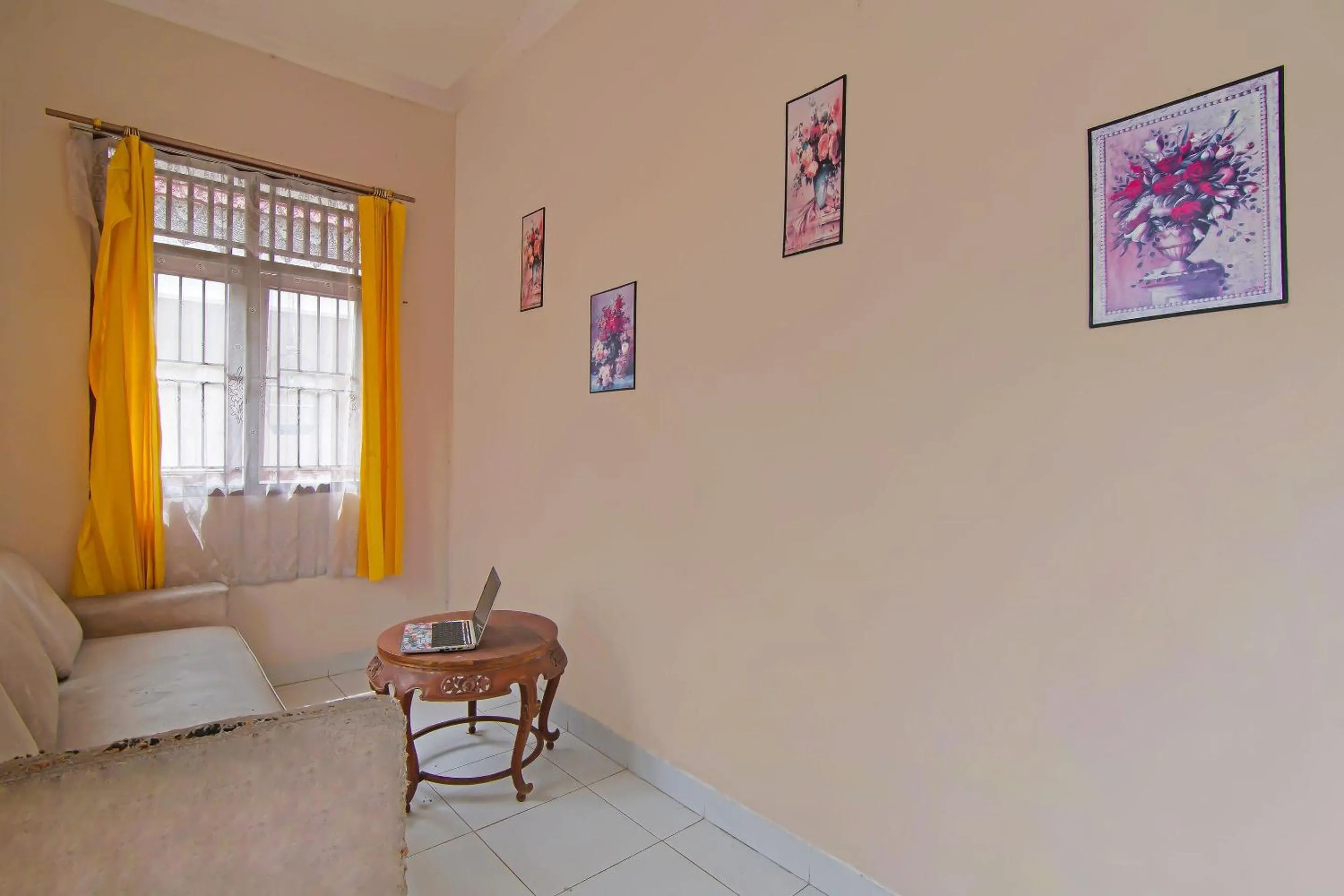 Lobby or reception in Hotel O Pondok Melati Syariah