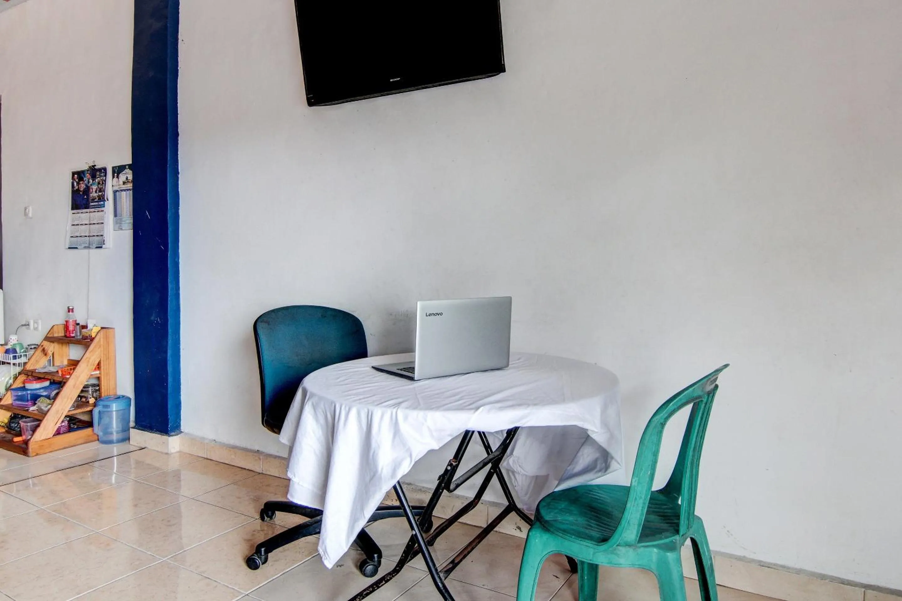 Lobby or reception in Hotel O Hadhilfa Homestay Syariah Near Nowwa Cafe