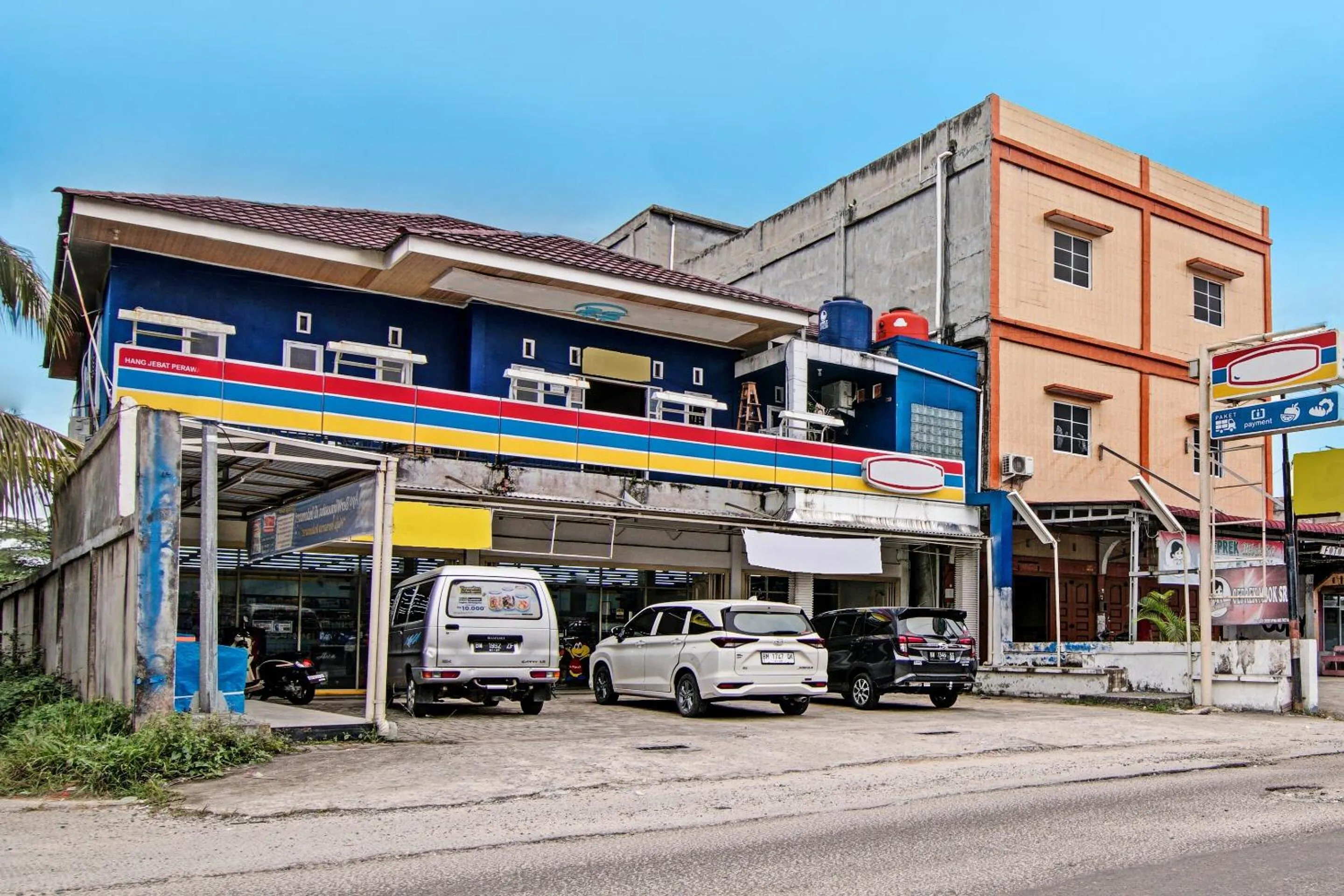 Facade/entrance in Hotel O Hadhilfa Homestay Syariah Near Nowwa Cafe