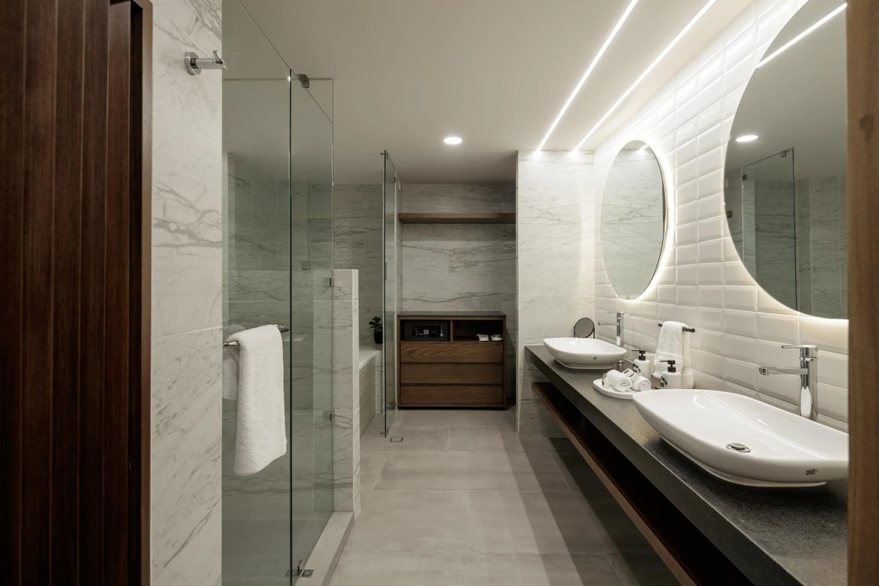 Shower in Origen 438 Luxury Boutique Hotel