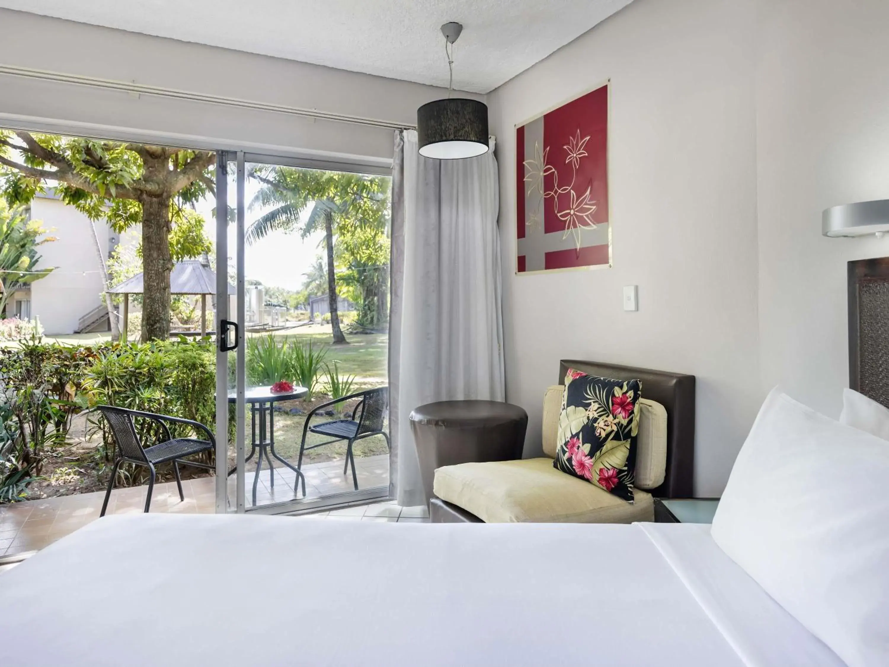 Deluxe King Room in Mercure Nadi Deluxe King Room in Mercure Nadi