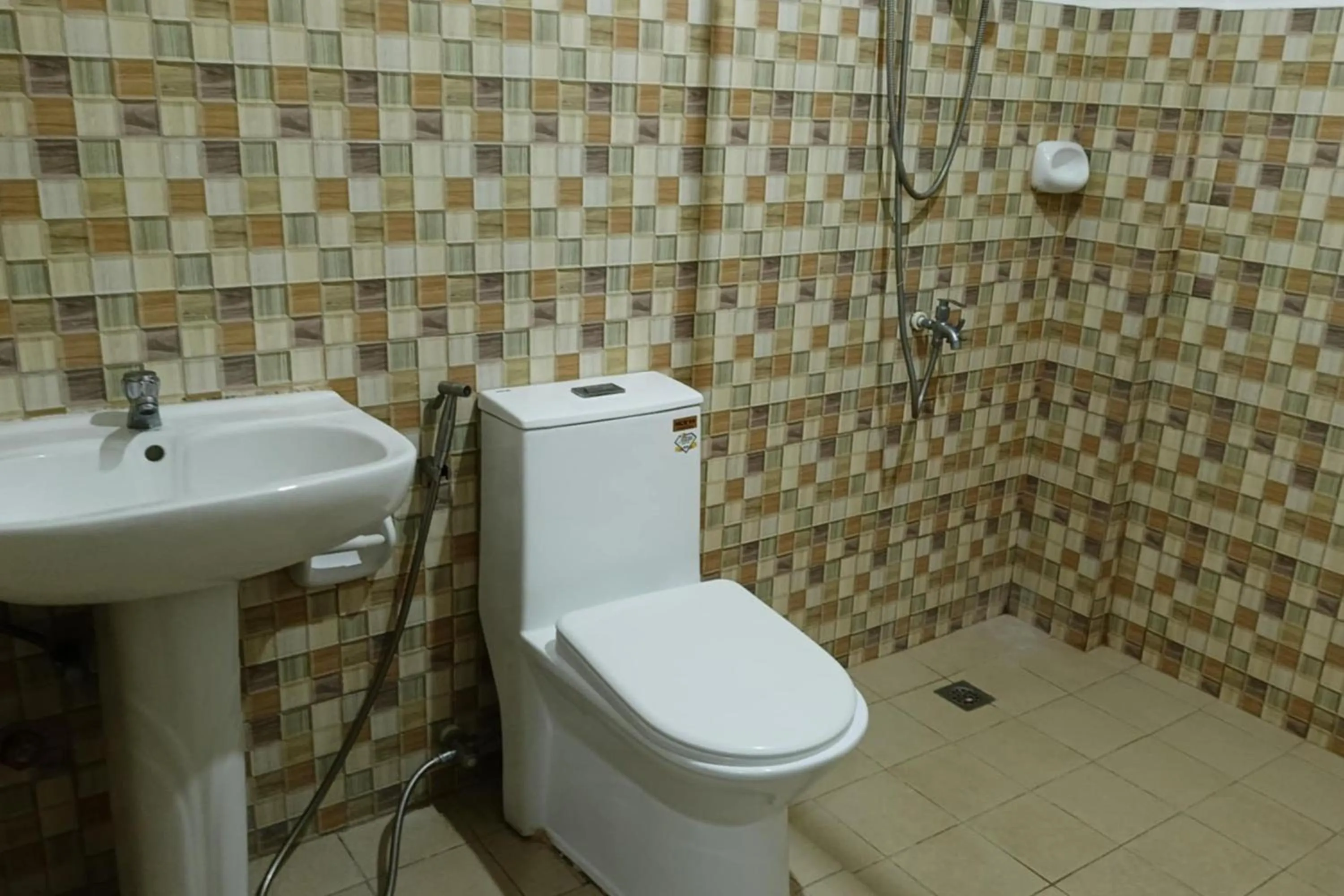 Shower in EC Hotel near Laoag Airport