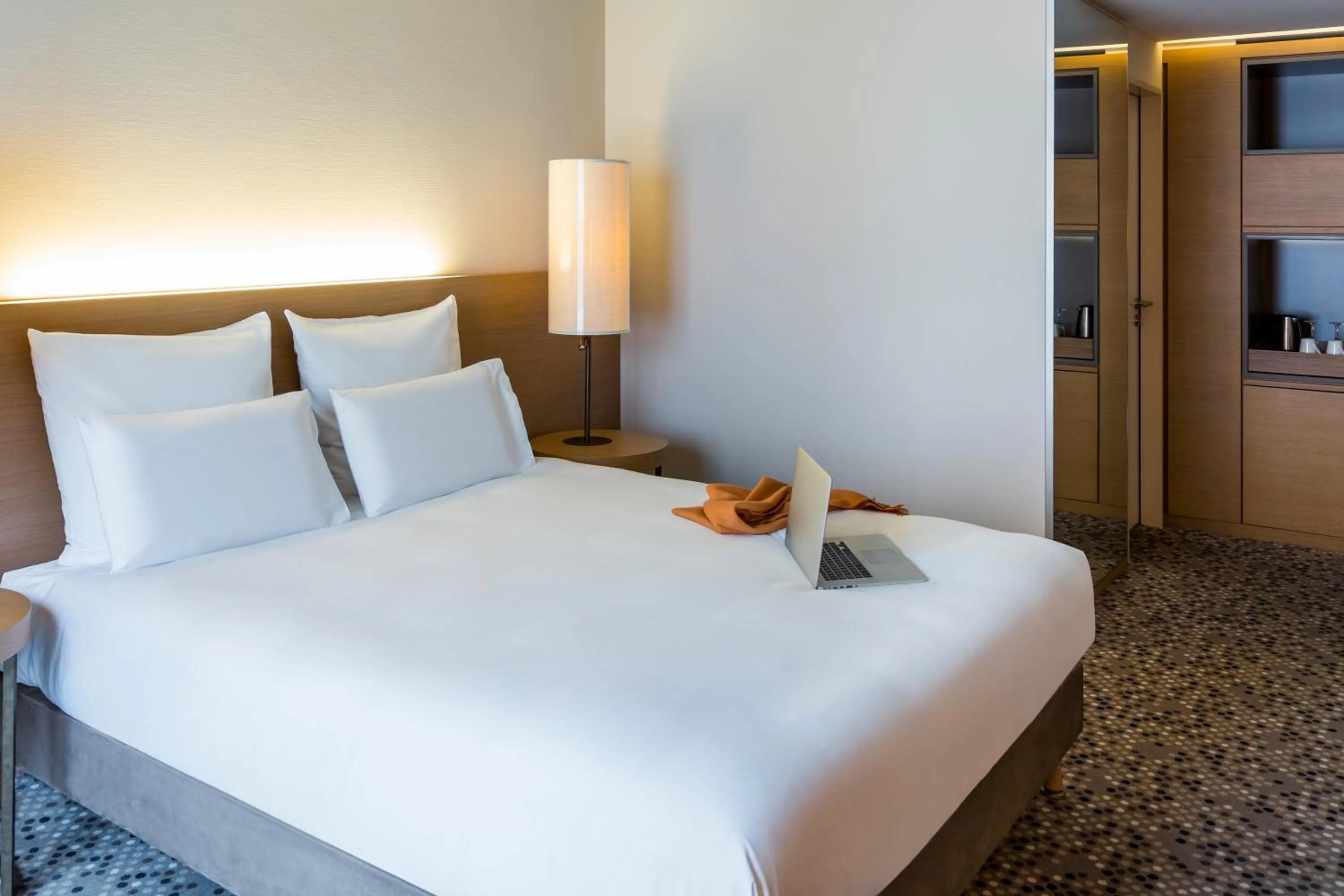 Photo of the whole room, Bed in Pullman Basel Europe