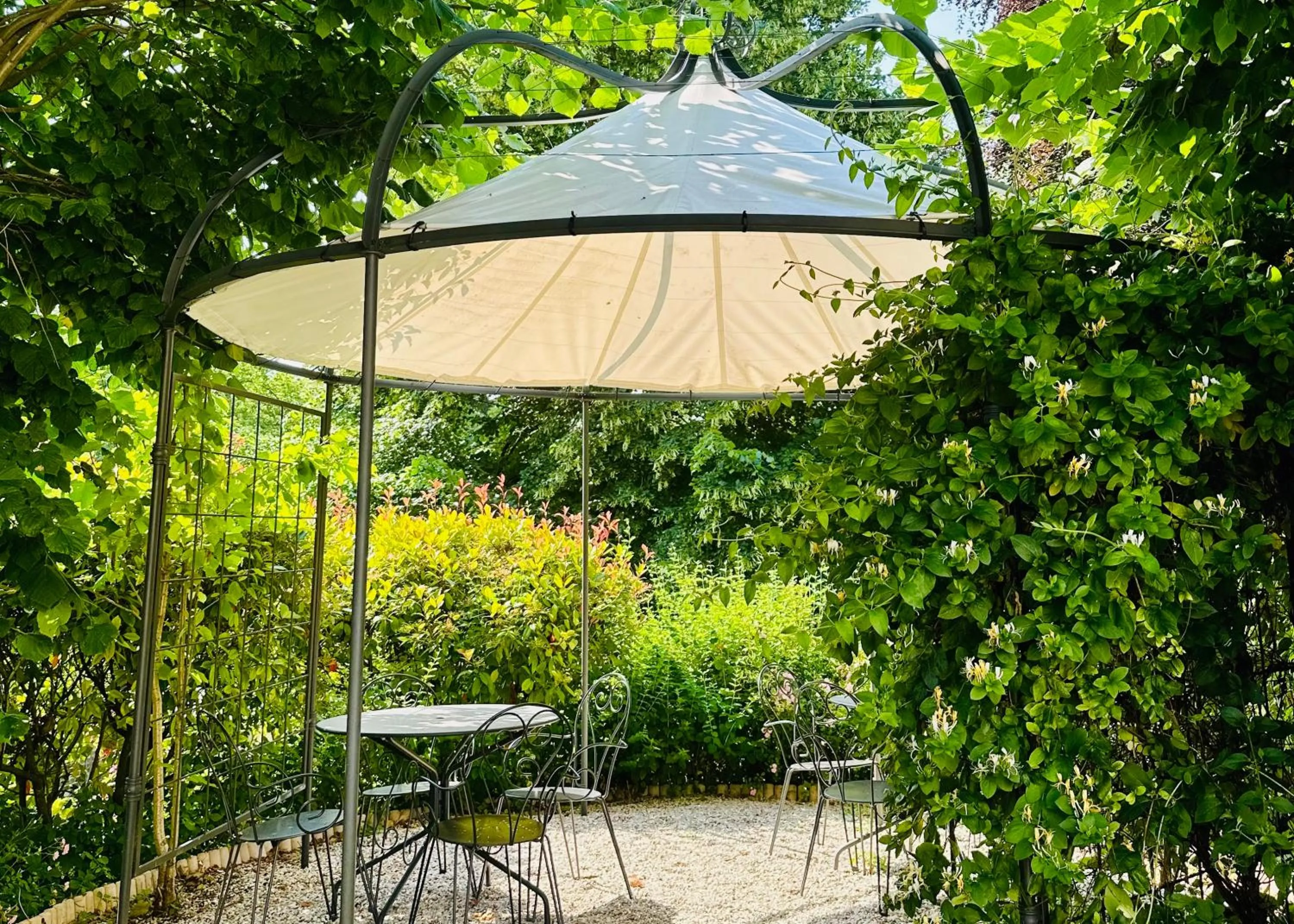 Garden in LA DEMEURE