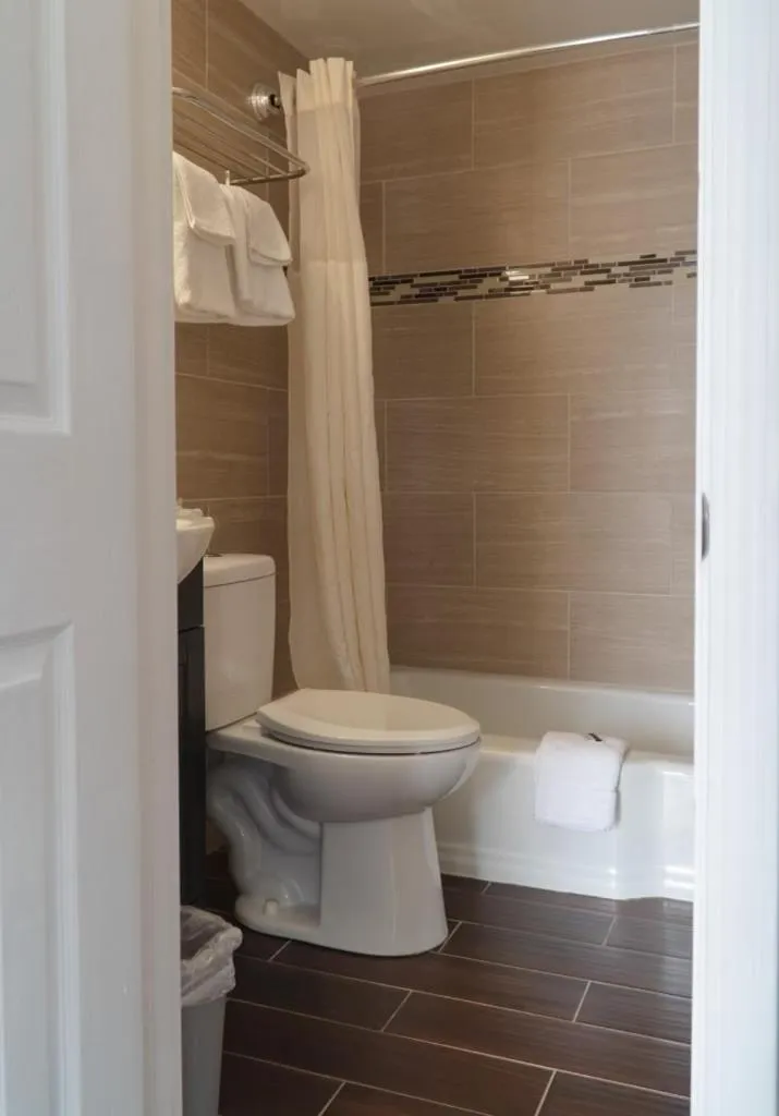 Bathroom in Bestway Inn