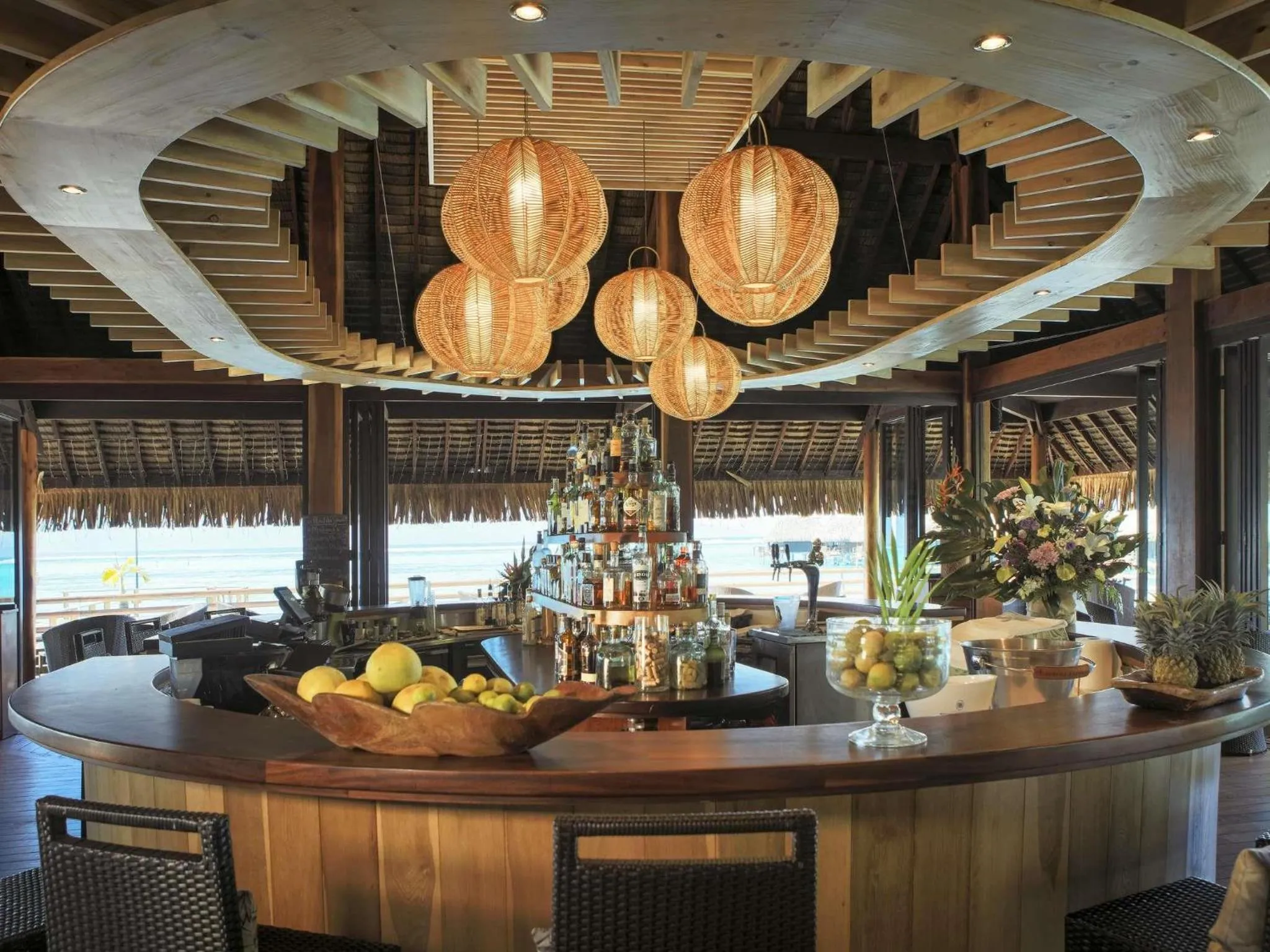 Lounge or bar in Sofitel Kia Ora Moorea Beach Resort