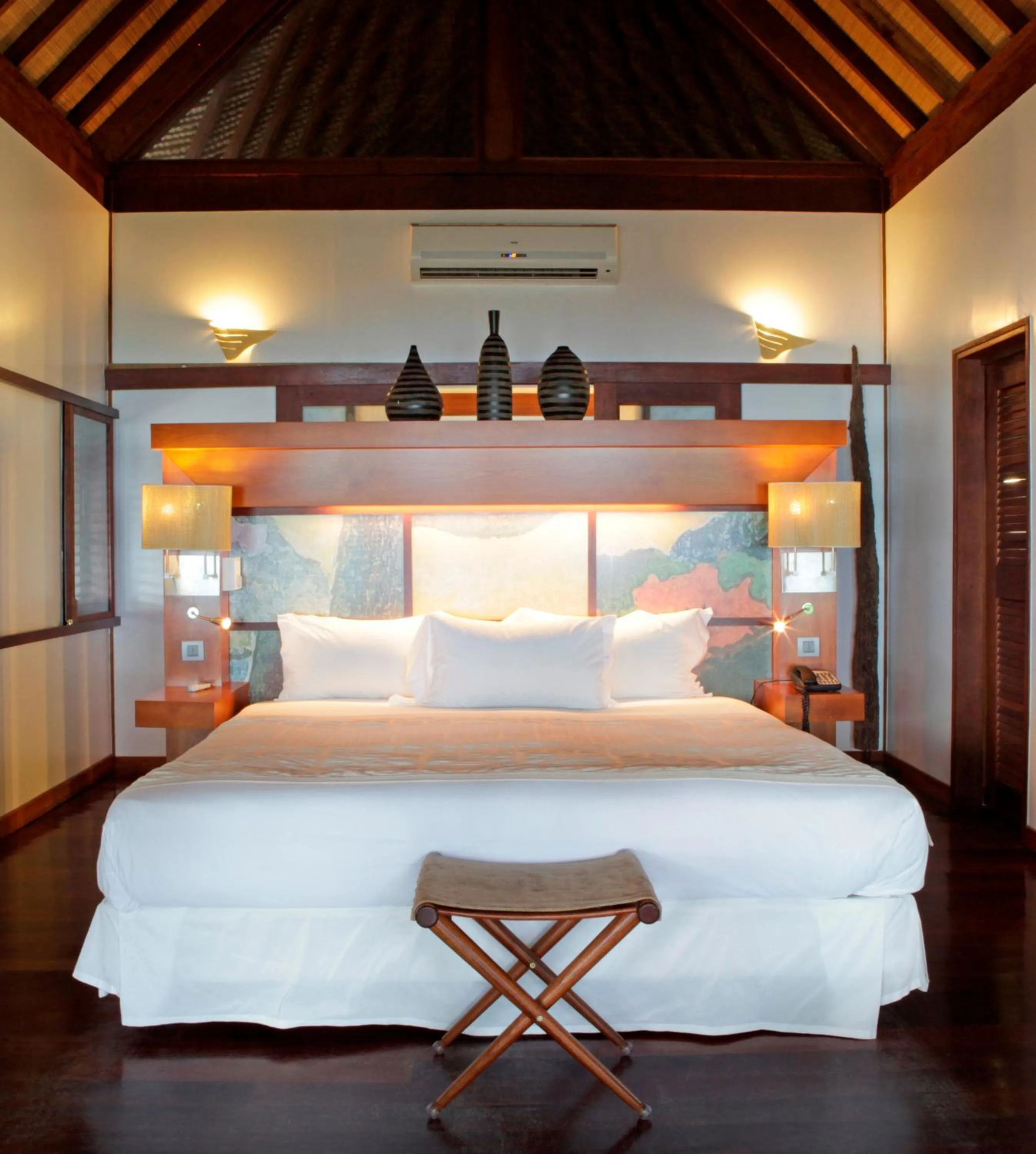 Bed in Sofitel Kia Ora Moorea Beach Resort